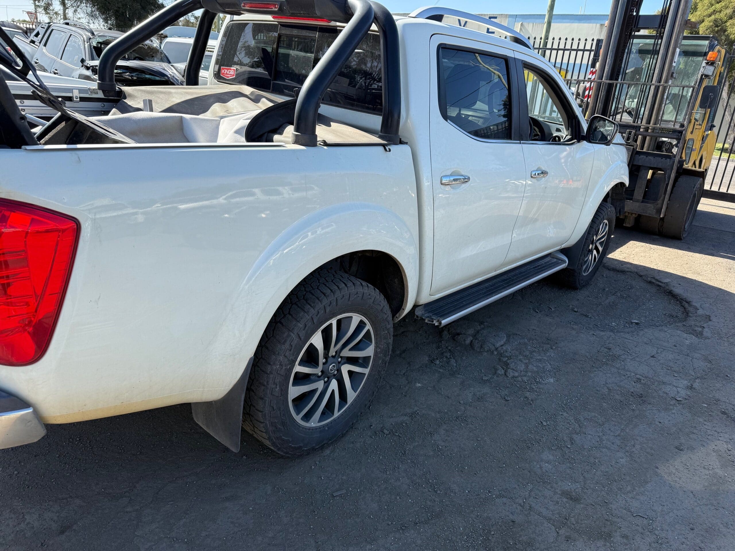 NISSAN NAVARA D23 NP300 ST-X WHITE WRECKING