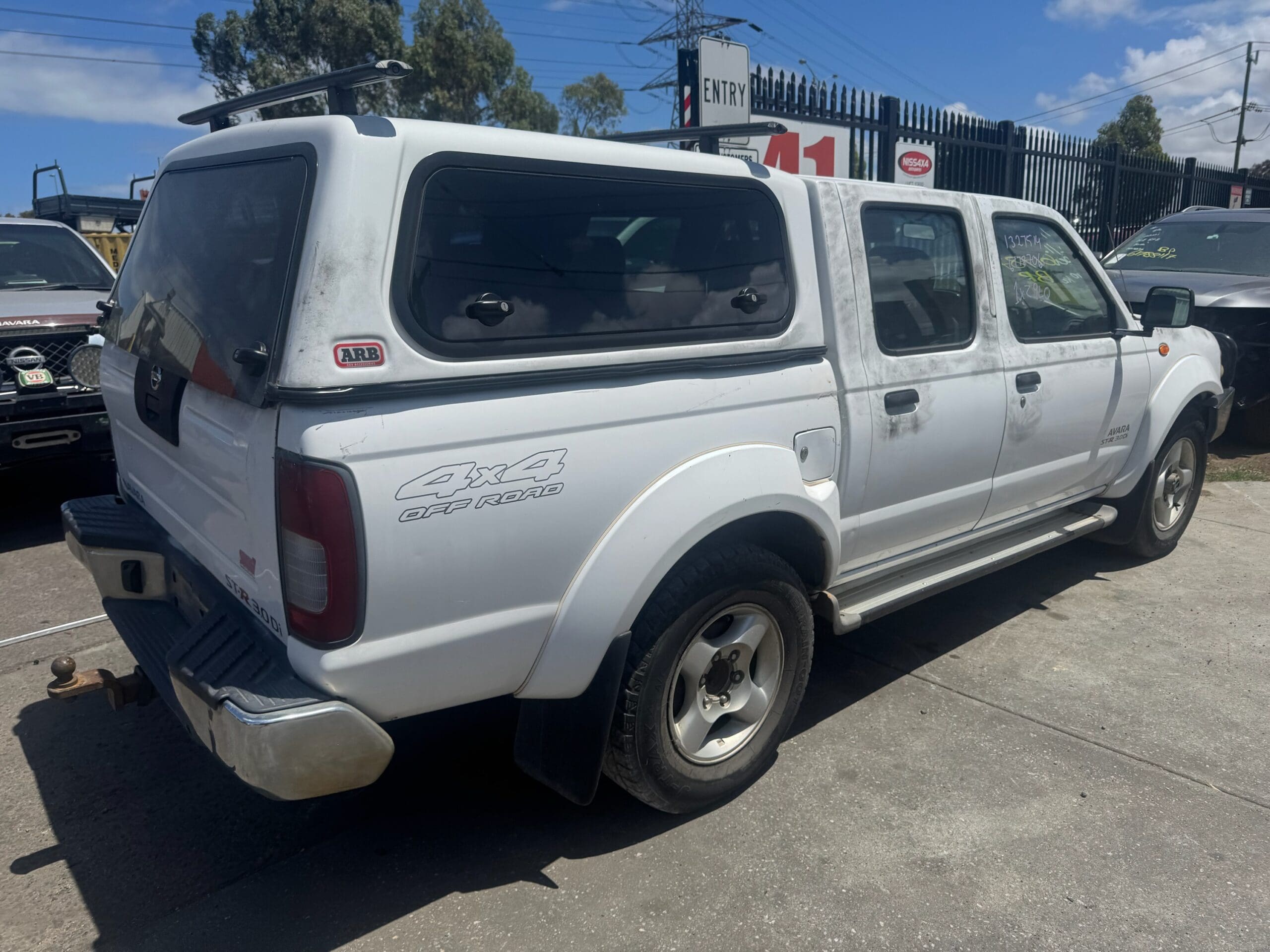 NISSAN NAVARA D22 ST-R ZD30 DIESEL 2005 WHITE WRECKING