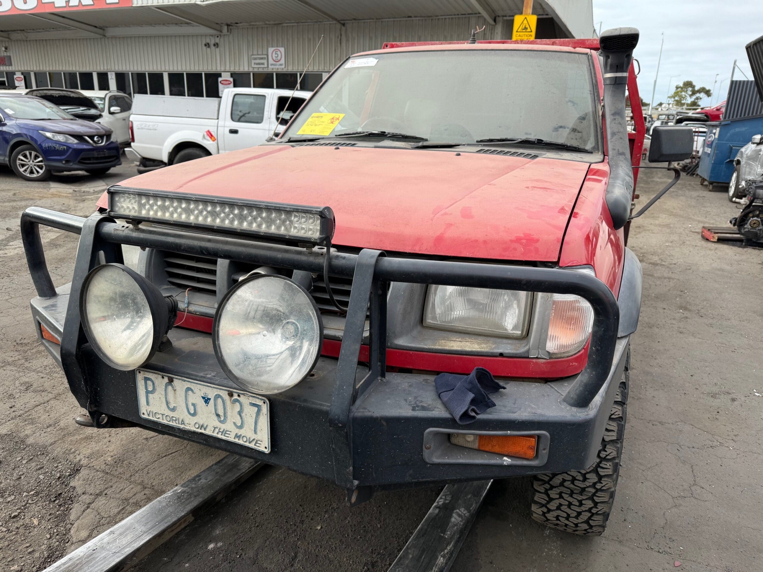 NISSAN NAVARA D22 QD32 DIESEL SINGLE CAB 2000 RED WRECKING