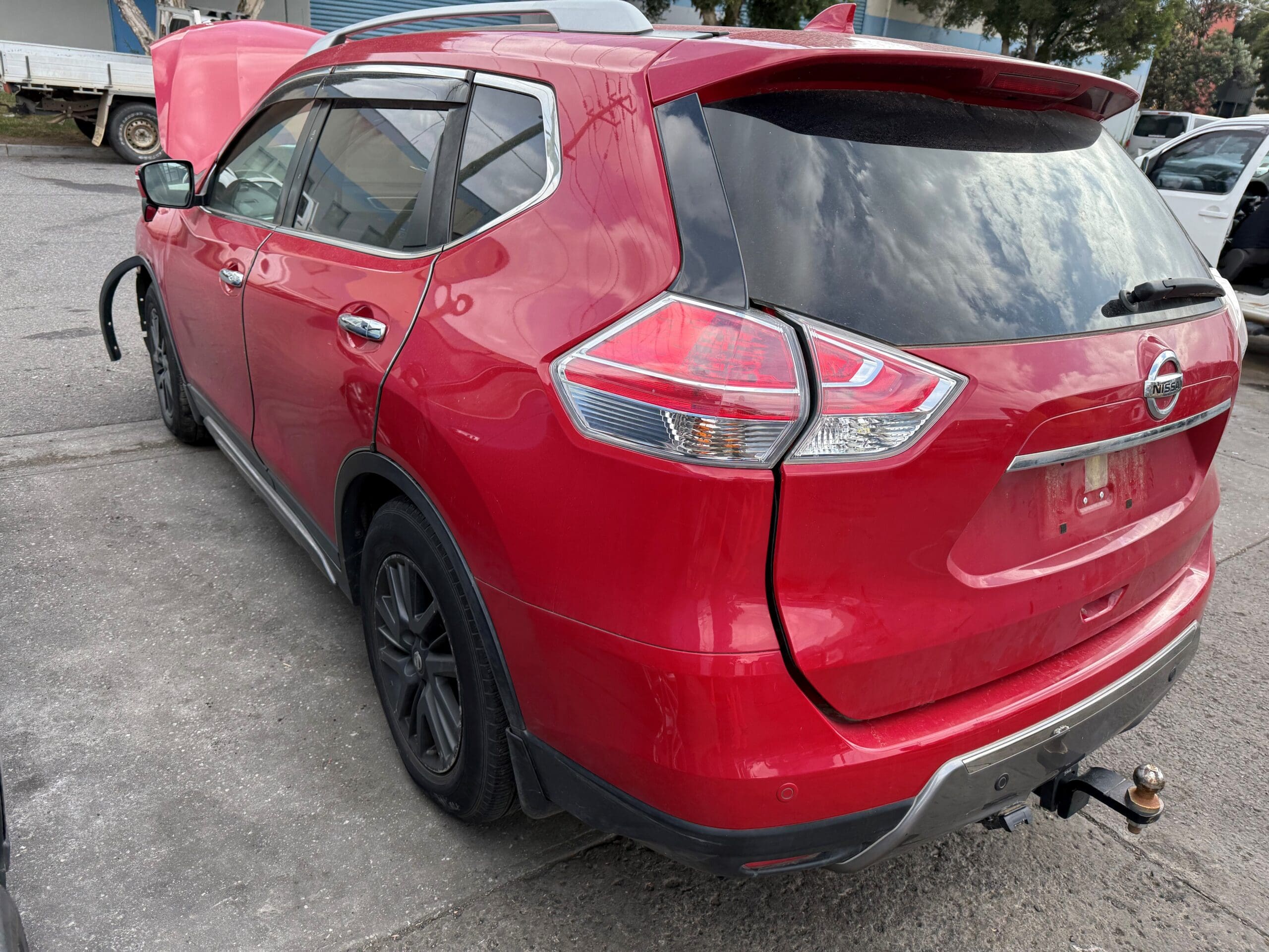 NISSAN X-TRAIL T32 RED QR25 AUTO SERIES 1 WRECKING