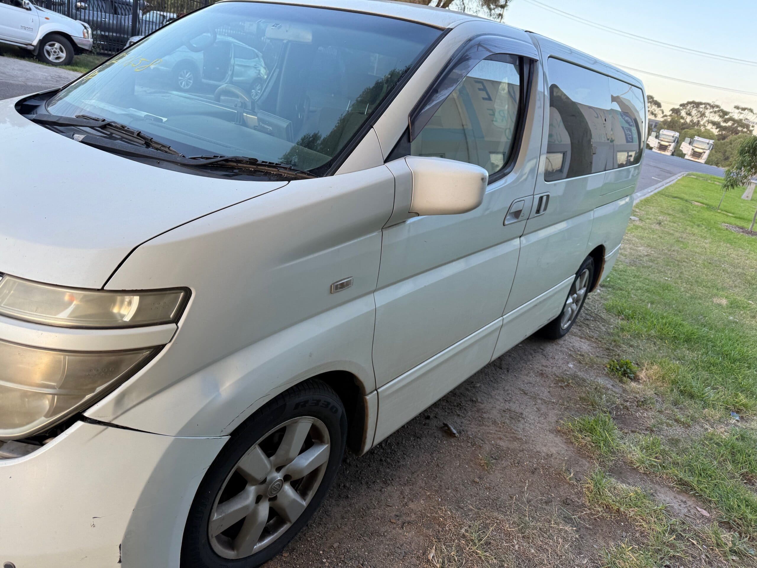 NISSAN ELGRAND E51 VQ35 AUTO WHITE WRECKING