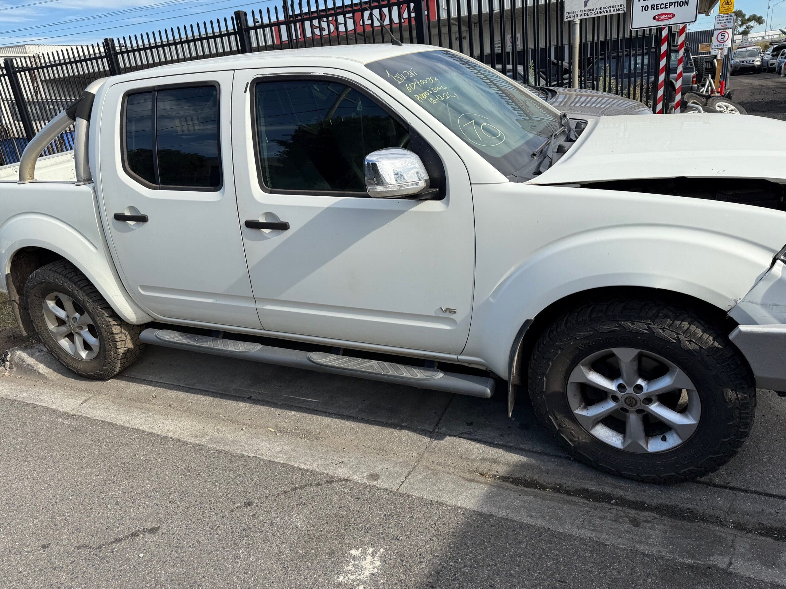 NISSAN NAVARA D40 VSK WHITE 2012 WRECKING