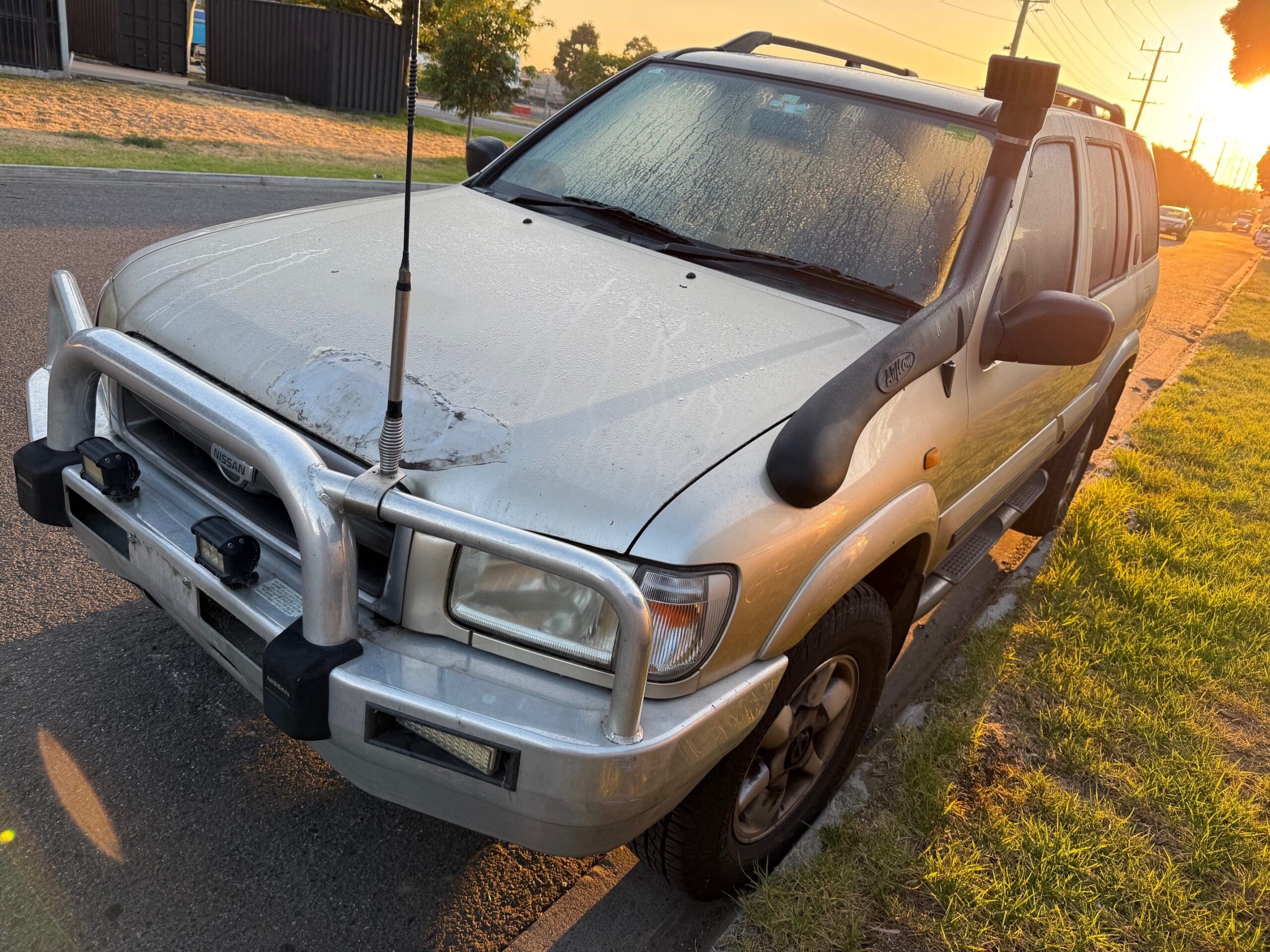 NISSAN PATHFINDER R50 VG33 AUTO 4X4 GOLD BULLBAR WHEEL CARRIER WRECKING