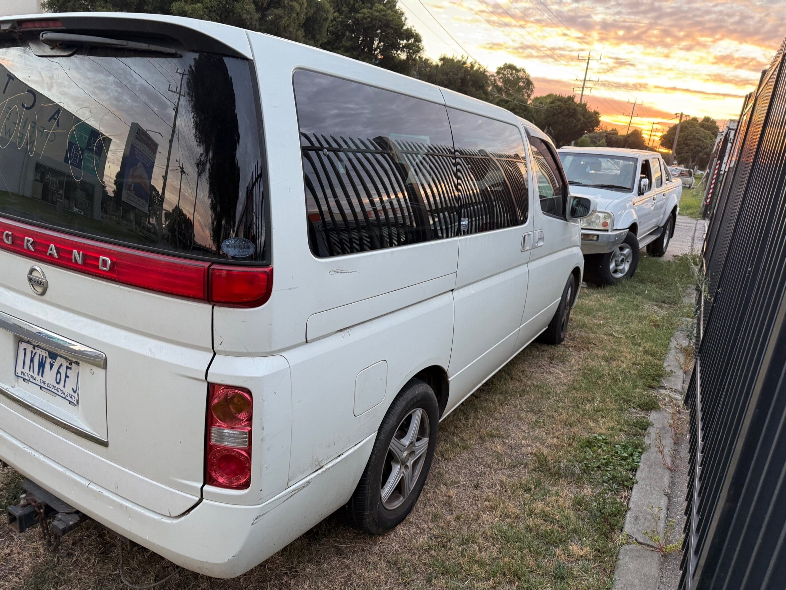 NISSAN ELGRAND E51 VQ35 AUTO WHITE WRECKING