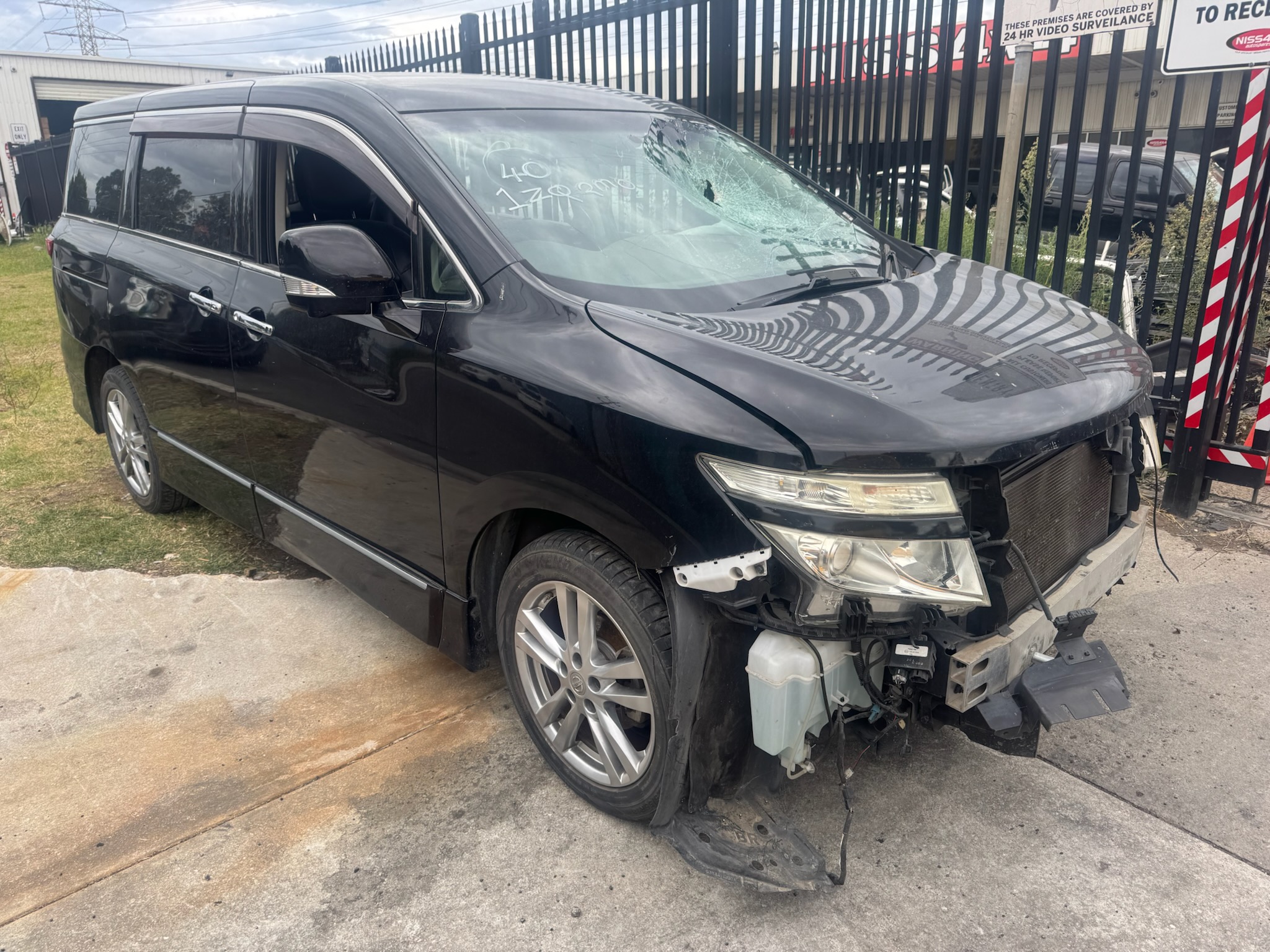 NISSAN ELGRAND E52 QR25 AUTO BLACK HIGHWAY STAR WRECKING 
