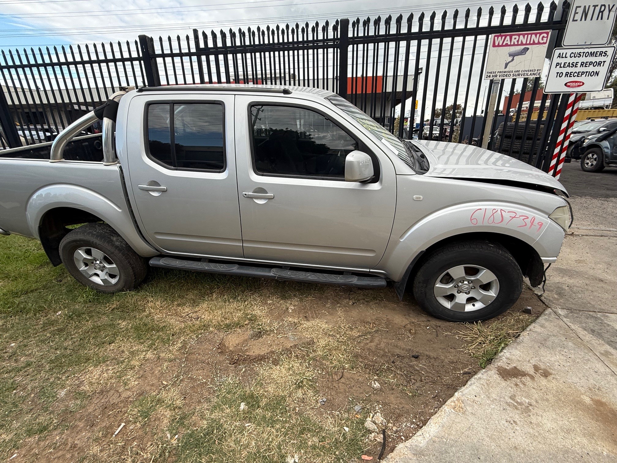 NISSAN NAVARA D40 MNT THAI YD25 DIESEL SILVER WRECKING
