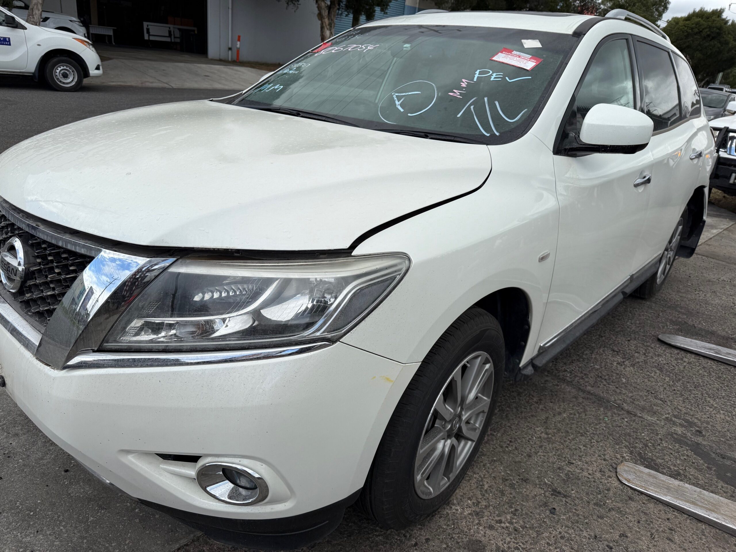 NISSAN PATHFINDER R52 ST-L 4WD VQ35 V6 PETROL WHITE WRECKING