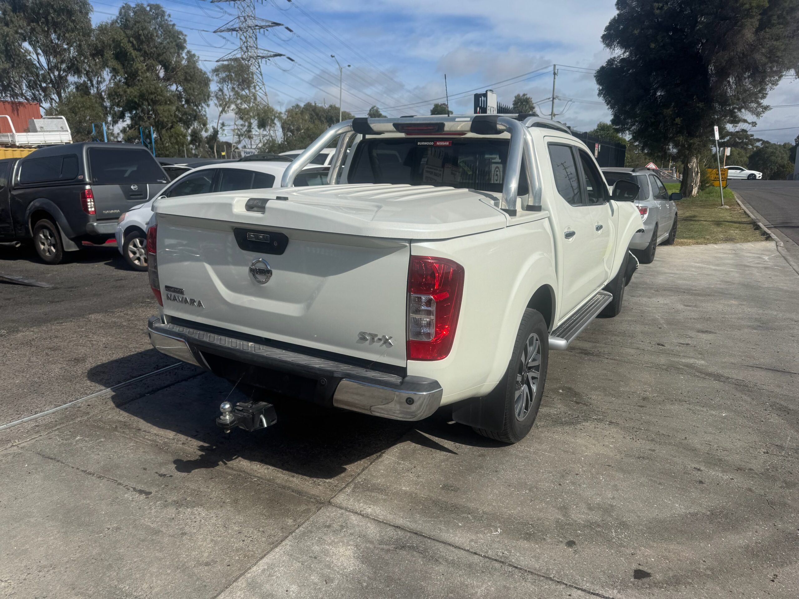 NISSAN NAVARA D23 NP300 YS23 DIESEL WHITE WRECKING