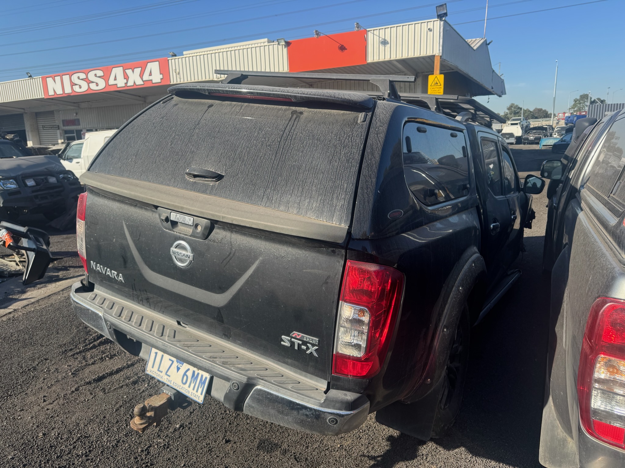 NISSAN NAVARA D23 NP300 ST-X YS23 TWIN TURBO DIESEL BLACK