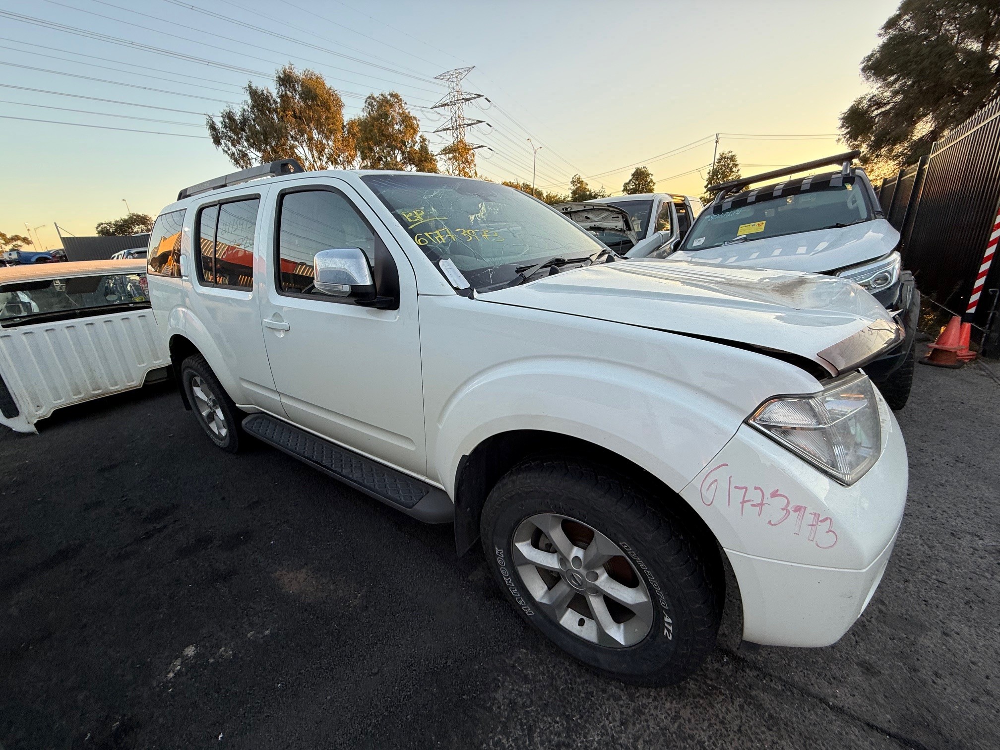 NISSAN PATHFINDER R51 ST-L YD25 DIESEL WHITE WRECKING