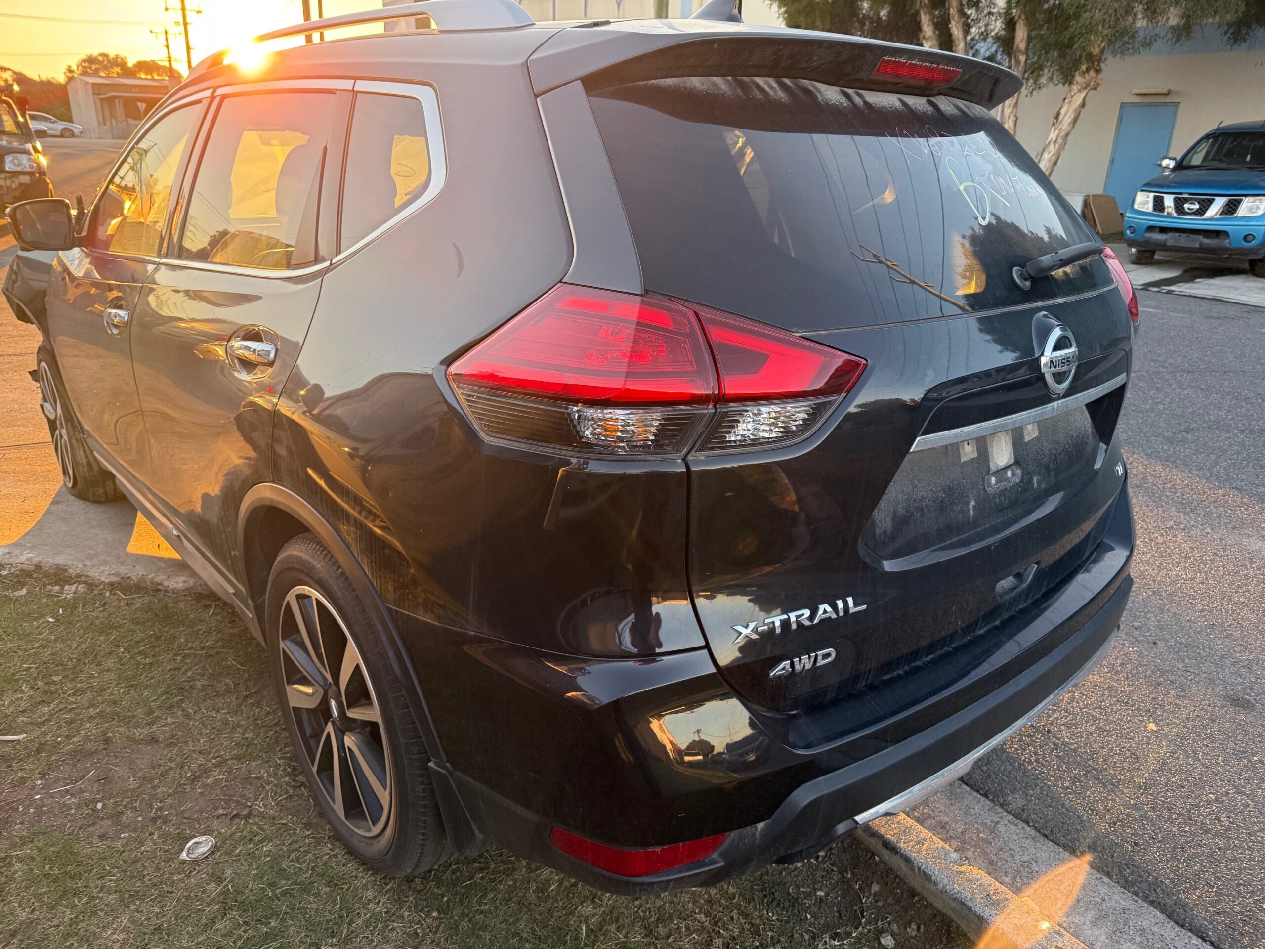 NISSAN X-TRAIL T32 Ti S2 QR25 4WD AUTO BLACK WRECKING