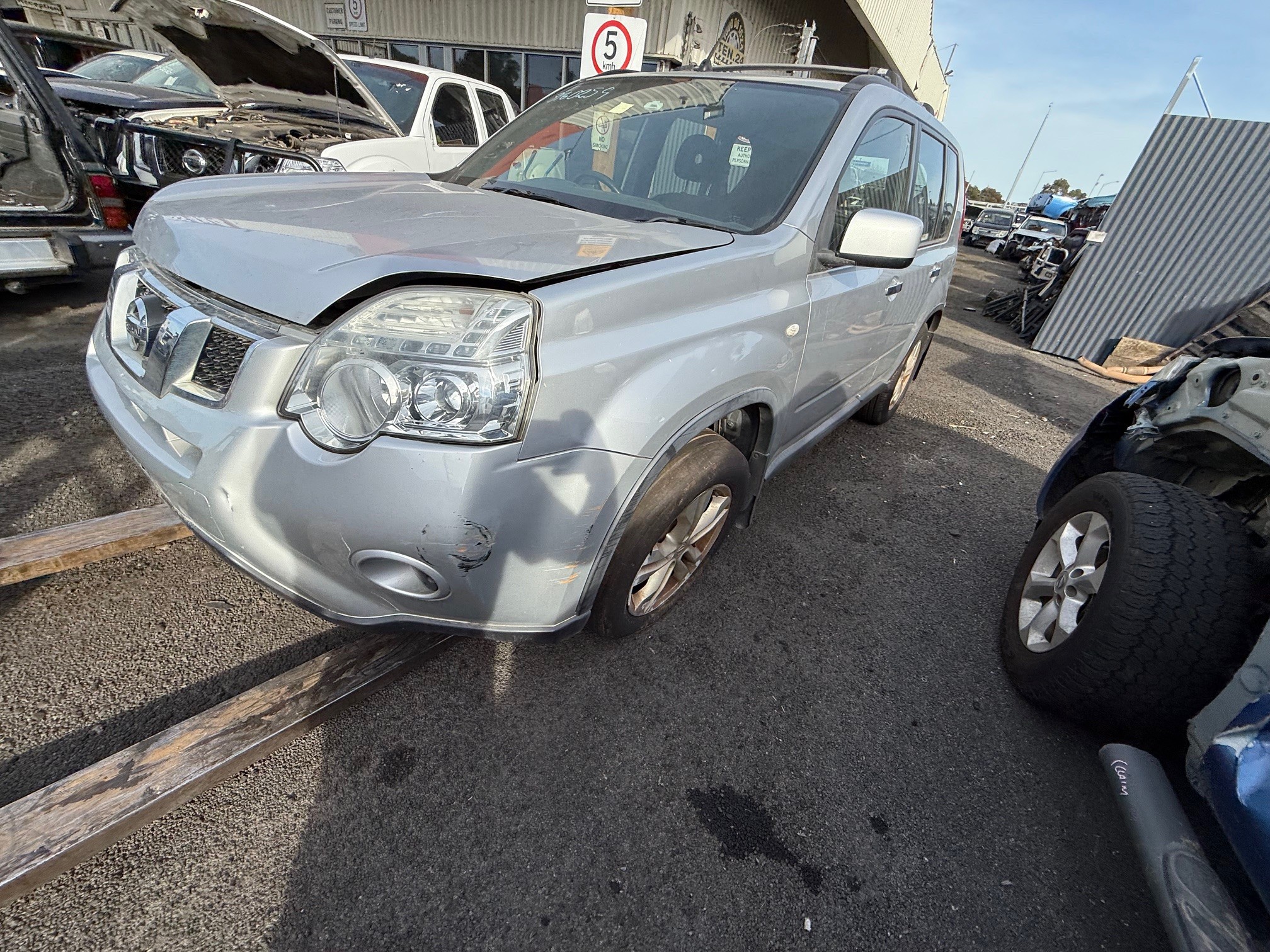 NISSAN X-TRAIL T31 ST AUTO QR25 4WD SILVER 2012 WRECKING