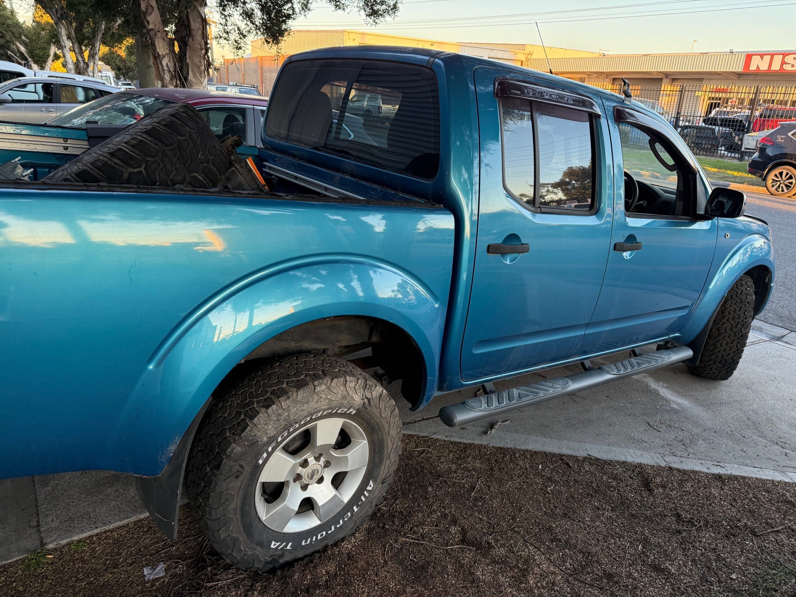 NISSAN NAVARA D40 VSK BLUE DIESEL WRECKING