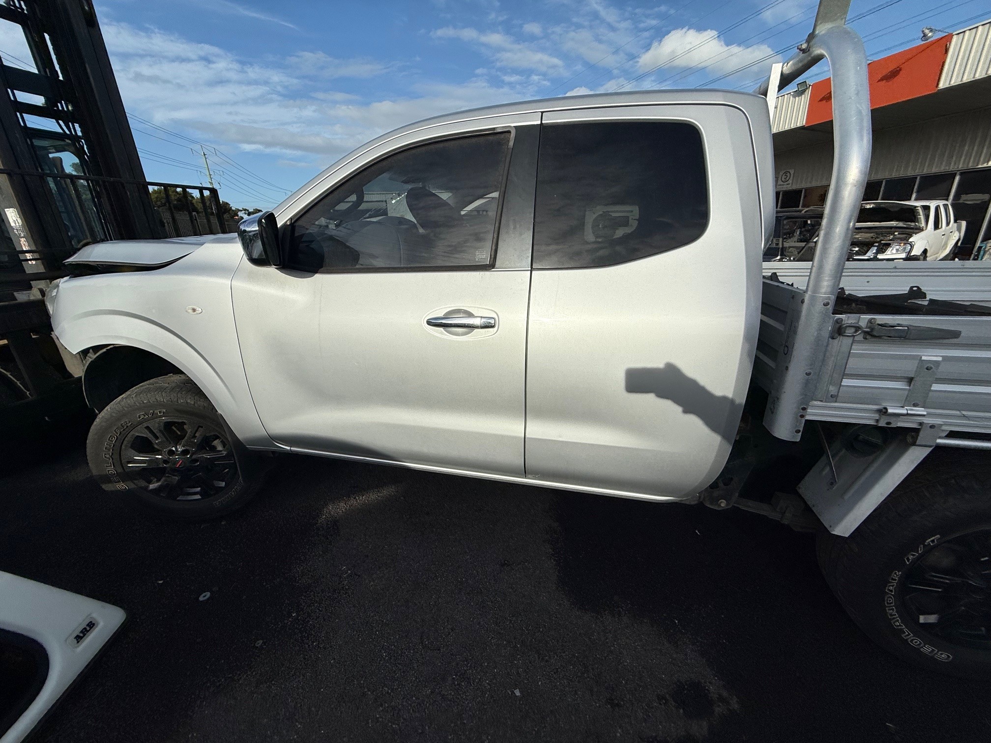 NISSAN NAVARA D23 KING CAB SILVER YS23 DIESEL ALLOY TRAY WRECKING