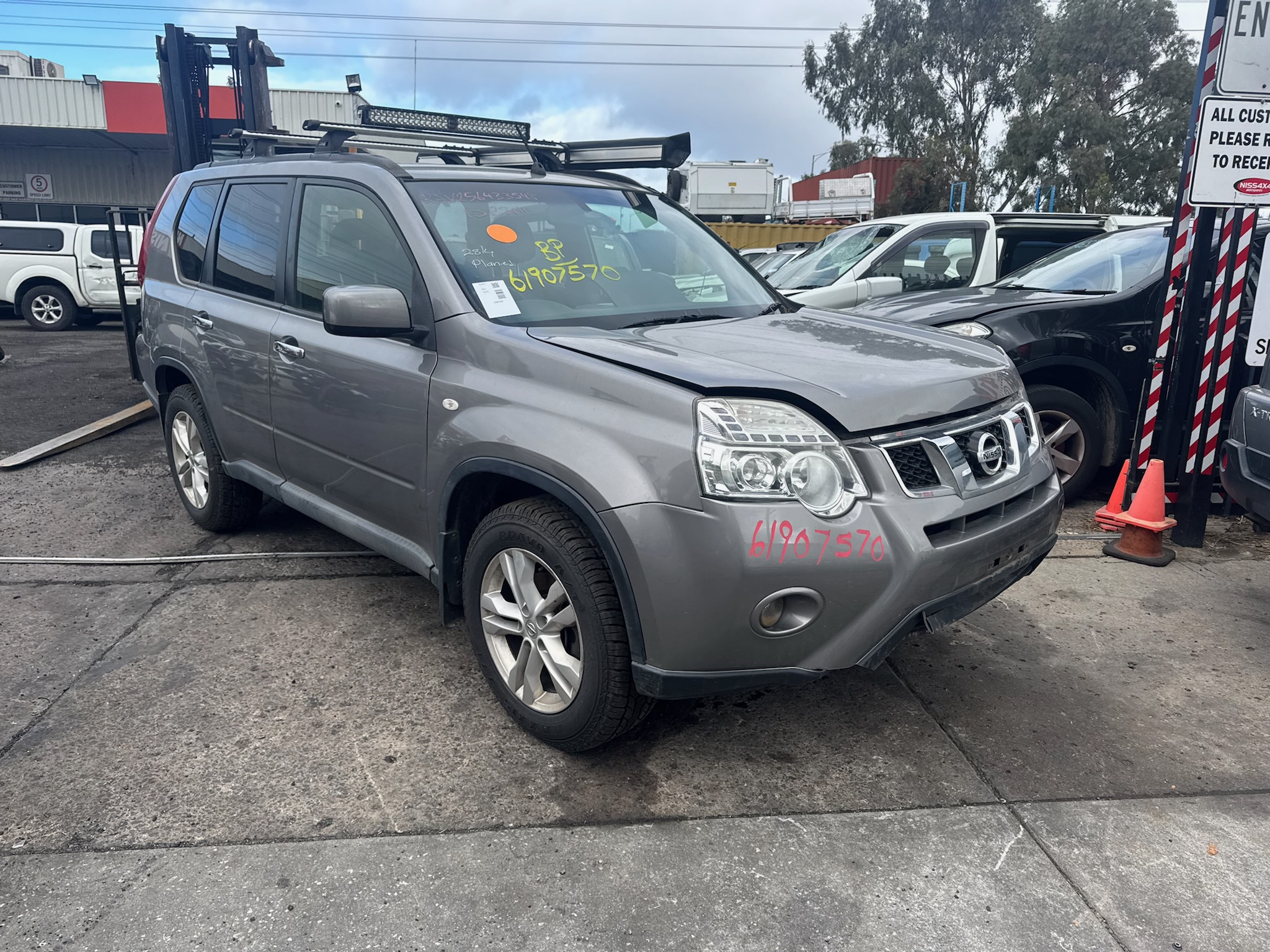 NISSAN X-TRAIL T31 QR25 AUTO GREY 2012 WRECKING