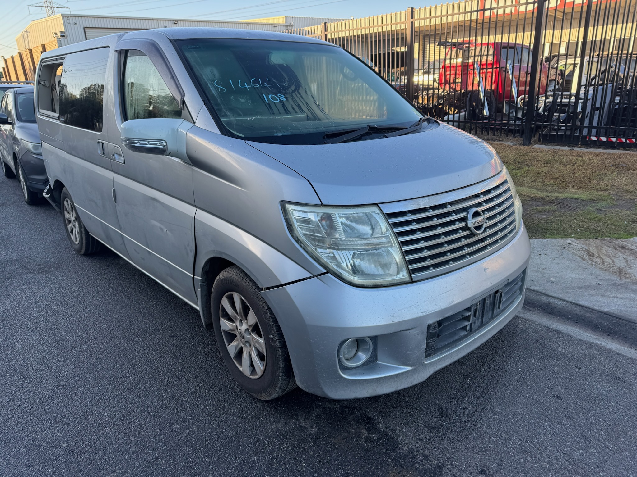 NISSAN ELGRAND E51 VQ35 V6 SILVER WRECKING