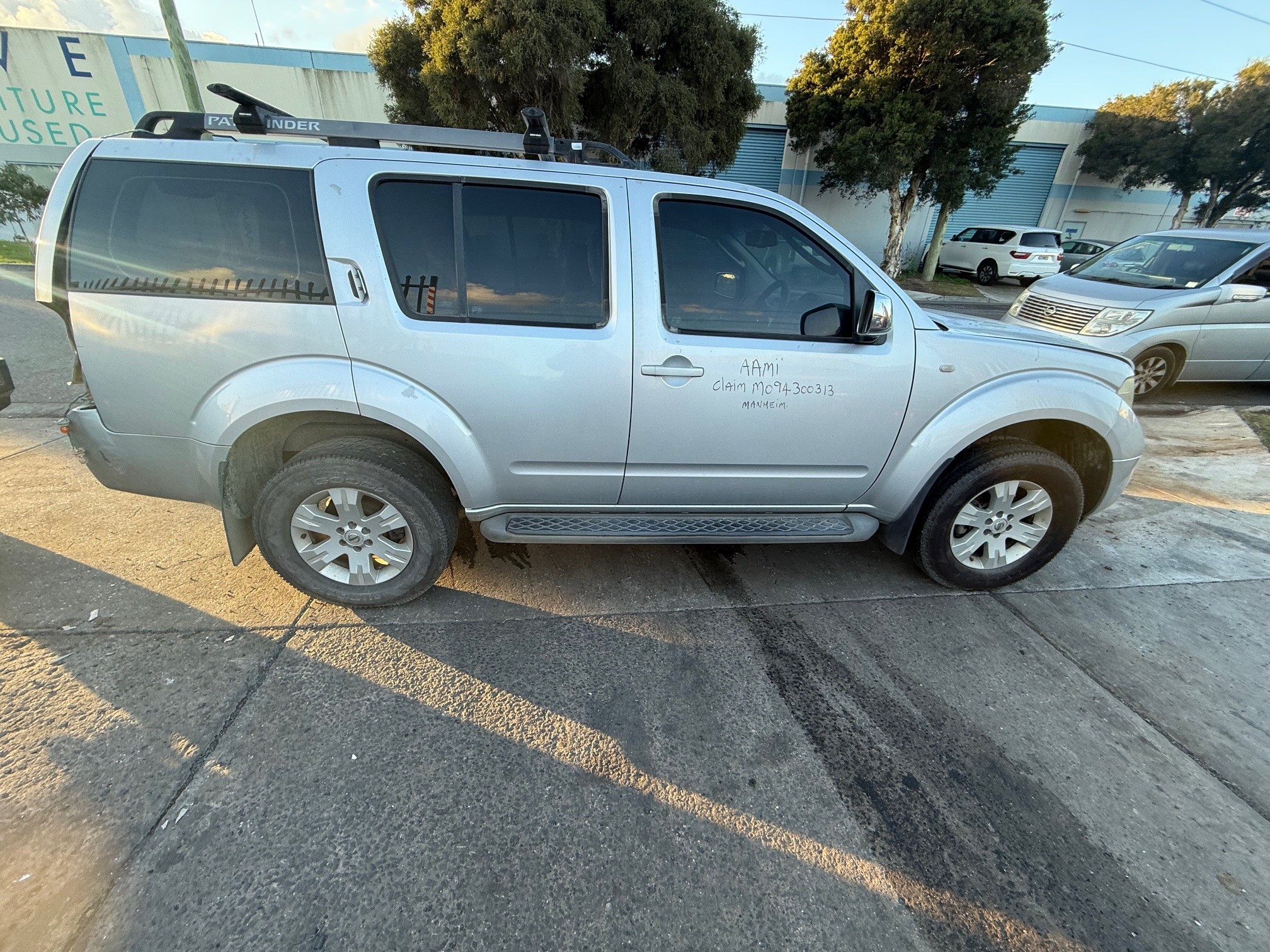 NISSAN PATHFINDER R51 YD25 DIESEL SILVER WRECKING