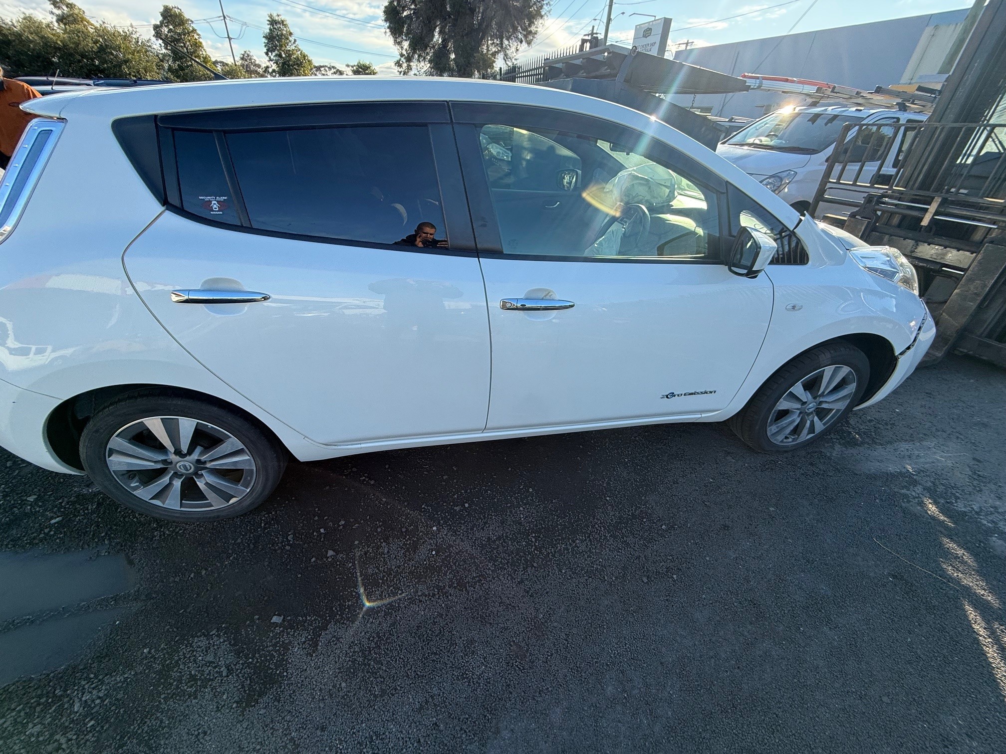 NISSAN LEAF ZE0 ELECTRIC VEHICLE WHITE WRECKING