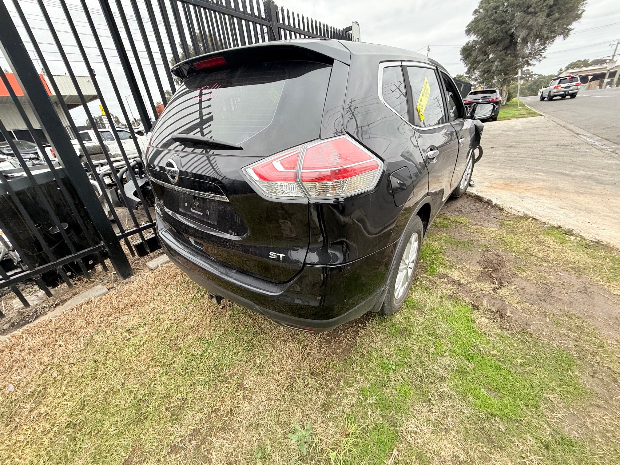 NISSAN X-TRAIL T32 ST BLACK 2016 WRECKING