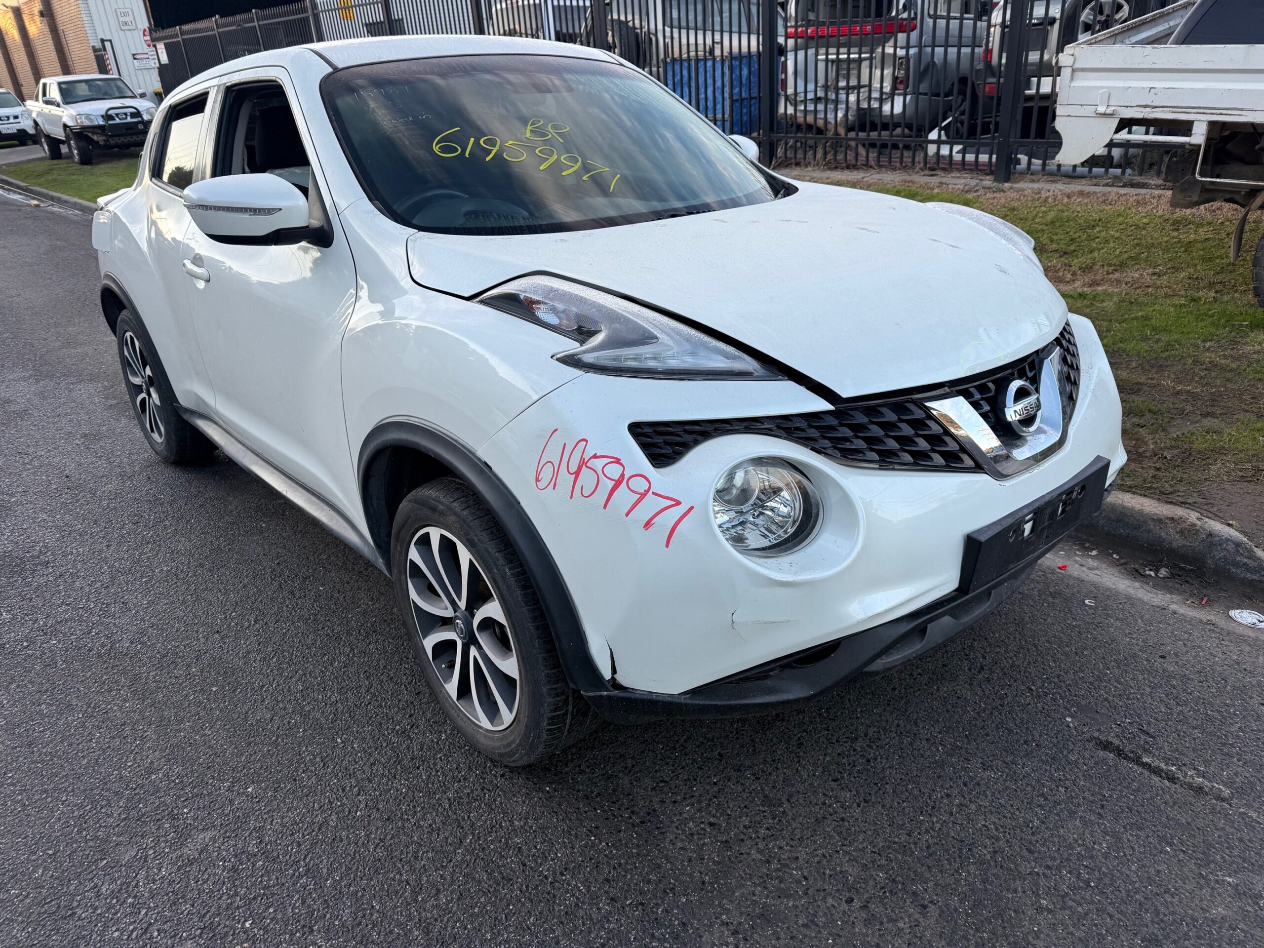 NISSAN JUKE F15 HR16 NON TURBO WHITE 2016 WRECKING
