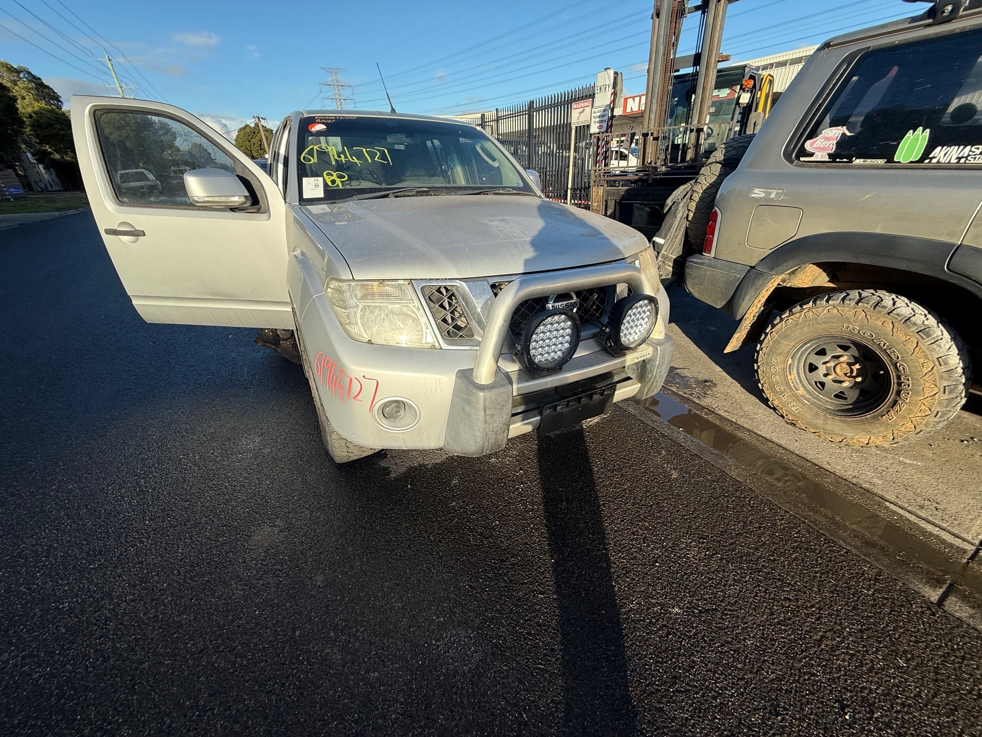 NISSAN NAVARA D40 VSK SPAIN YD25 DIESEL SILVER 2012 WRECKING