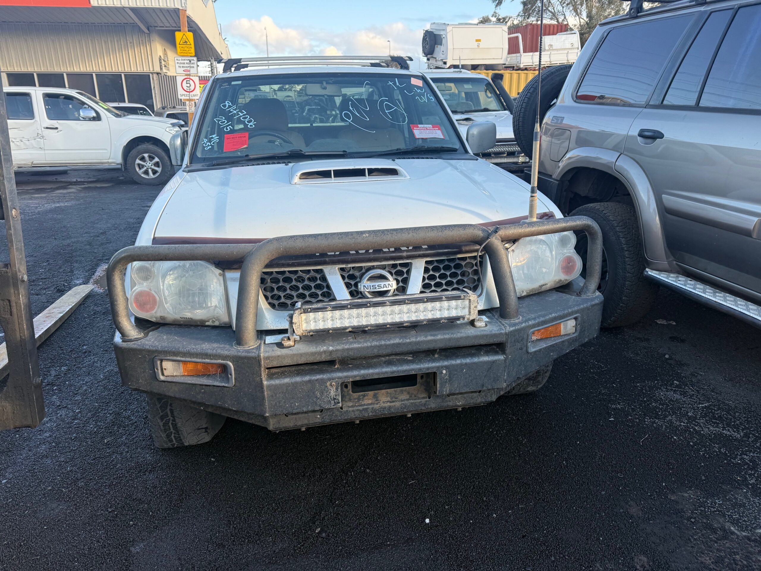 NISSAN NAVARA D22 ST-R DUALCAB YD25 DIESEL WHITE 2012 WRECKING