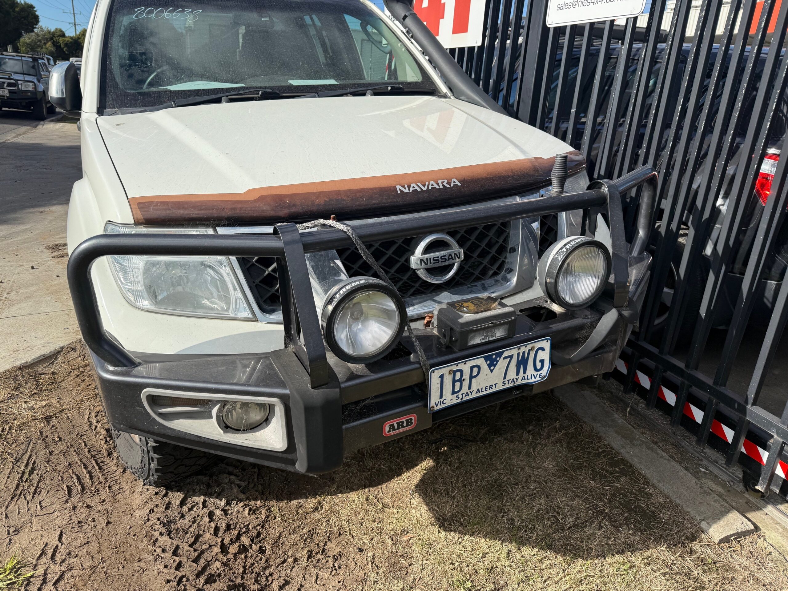 NISSAN NAVARA D40 V9X V6 DIESEL TRAY WHITE WRECKING