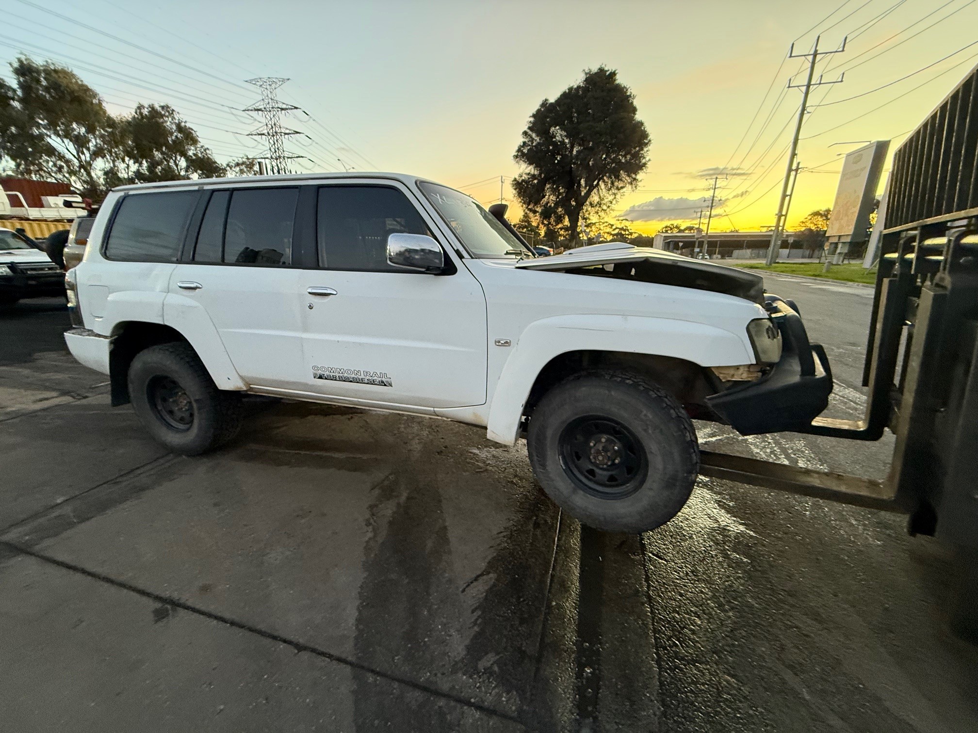 NISSAN PATROL Y61 GU S5 WAGON ZD30 CRD WHAITE 2009 WRECKING