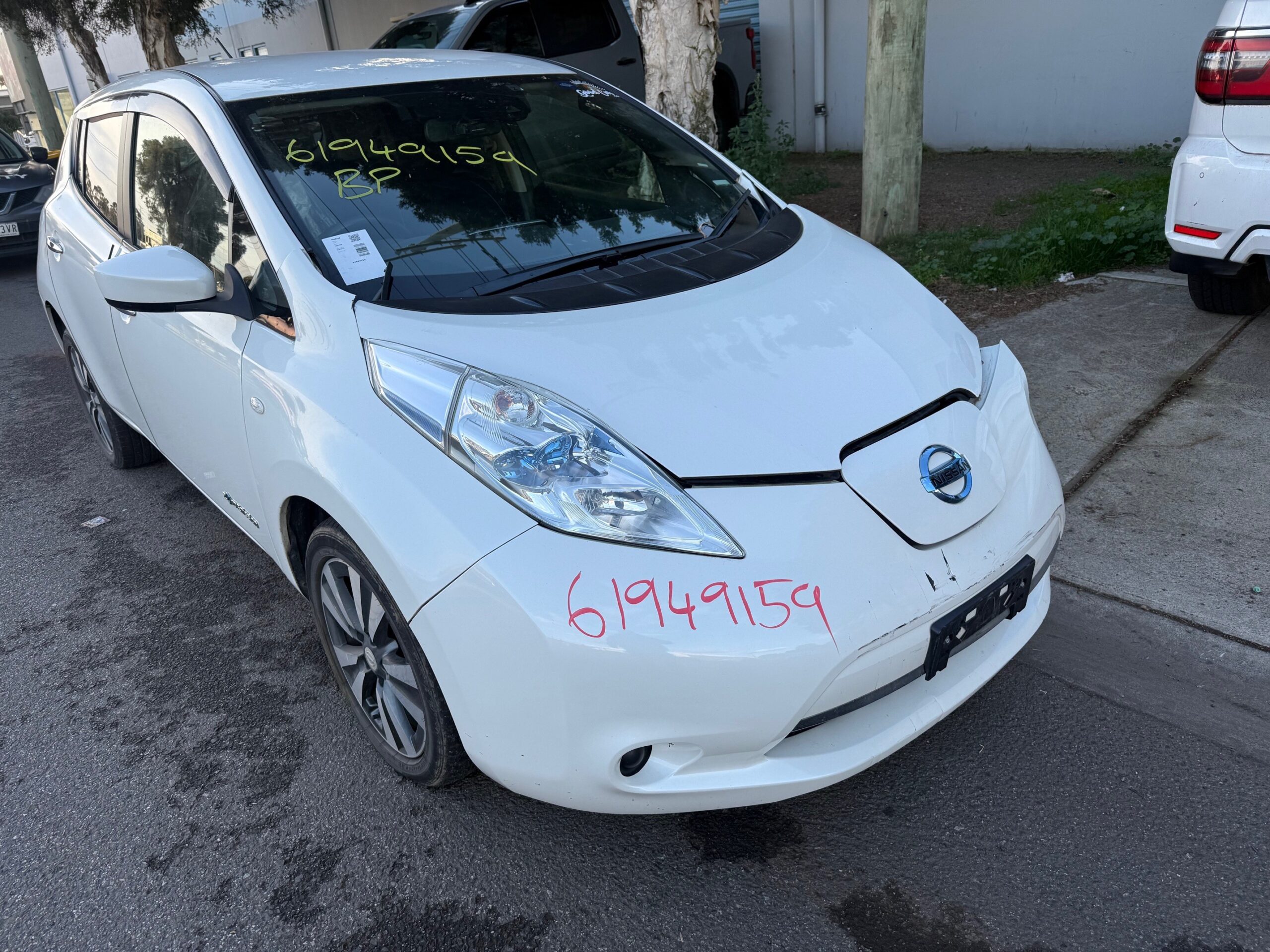 NISSAN LEAF ZE0 ELECTRIC VEHICLE WHITE WRECKING