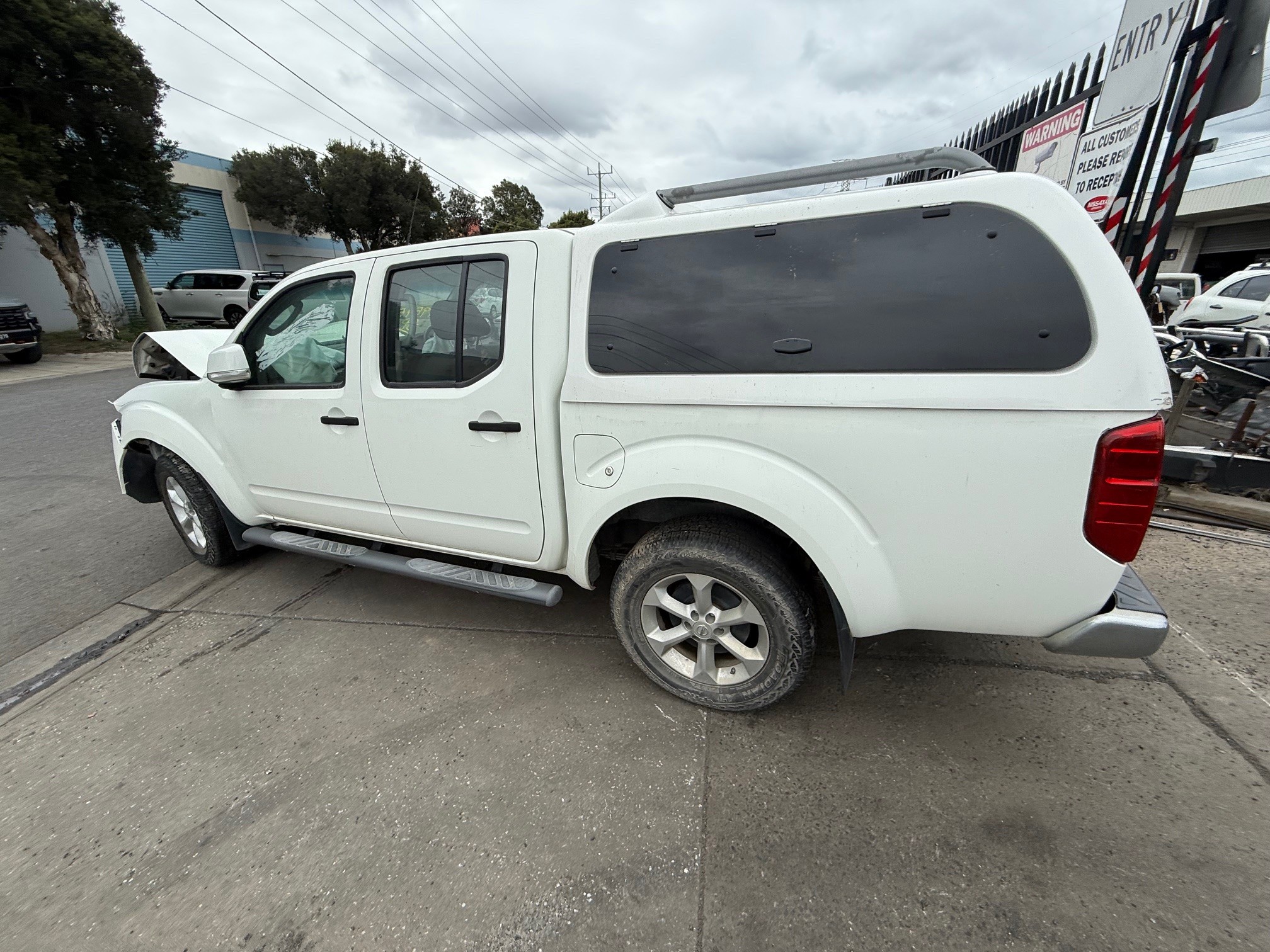 NISSAN NAVARA D40 VSK SPAIN WHITE CANOPY 2012 WRECKING