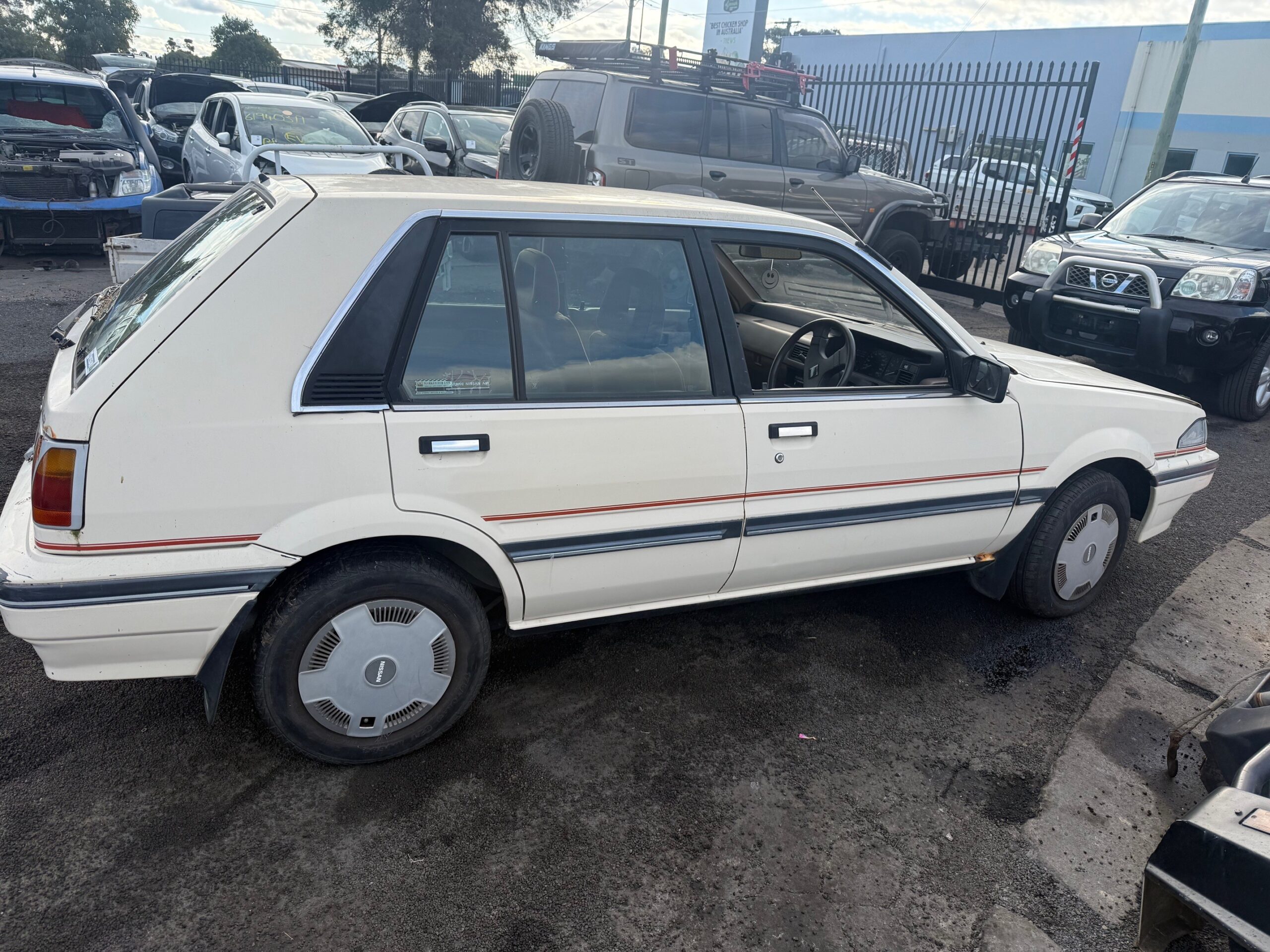 NISSAN PULSAR N13 GXE HATCH 1.8 AUTO 1988 WRECKING