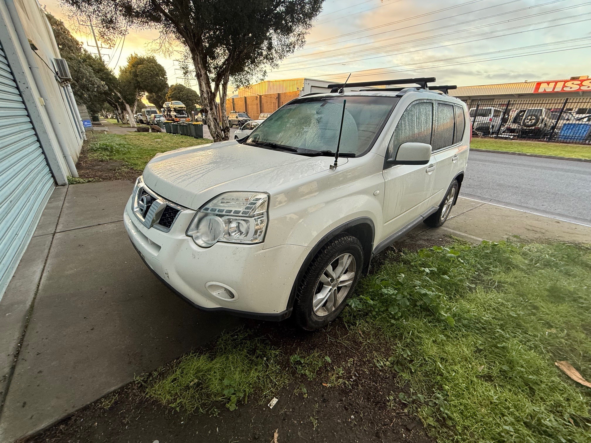NISSAN X-TRAIL T31 DIESEL WHITE 2012 WRECKING