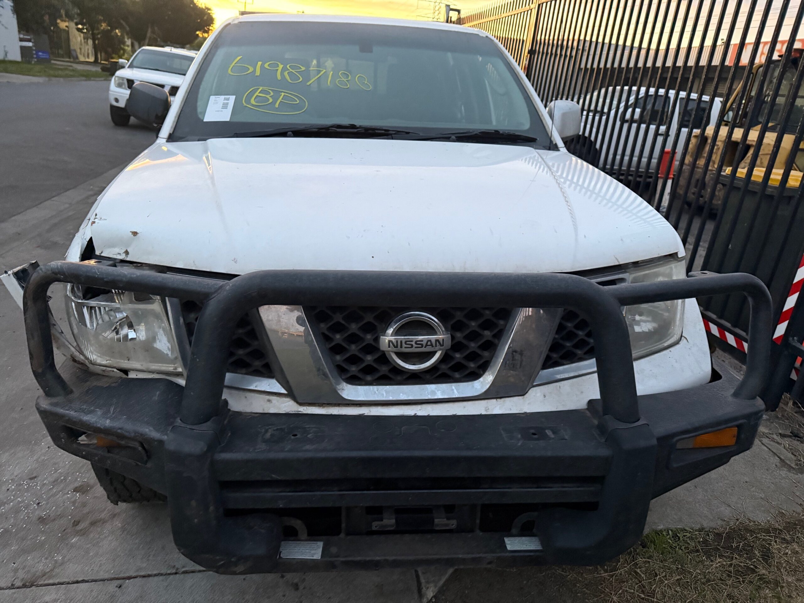 NISSAN NAVARA D40 MNT YD25 DIESEL WHITE WRECKING