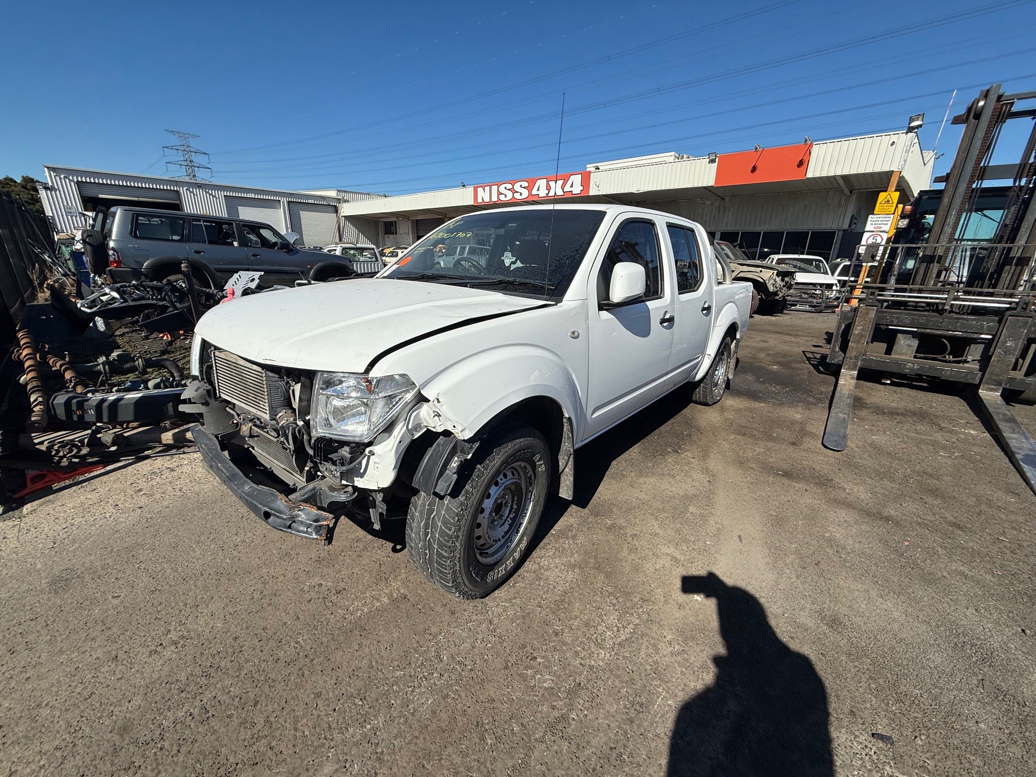 NISSAN NAVARA D40 MNT RX YD25 DIESEL WHITE WRECKING
