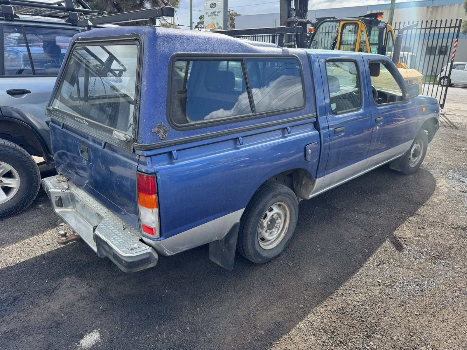 NISSAN NAVARA D21 DUALCAB KA24 2WD CANOPY BLUE WRECKING