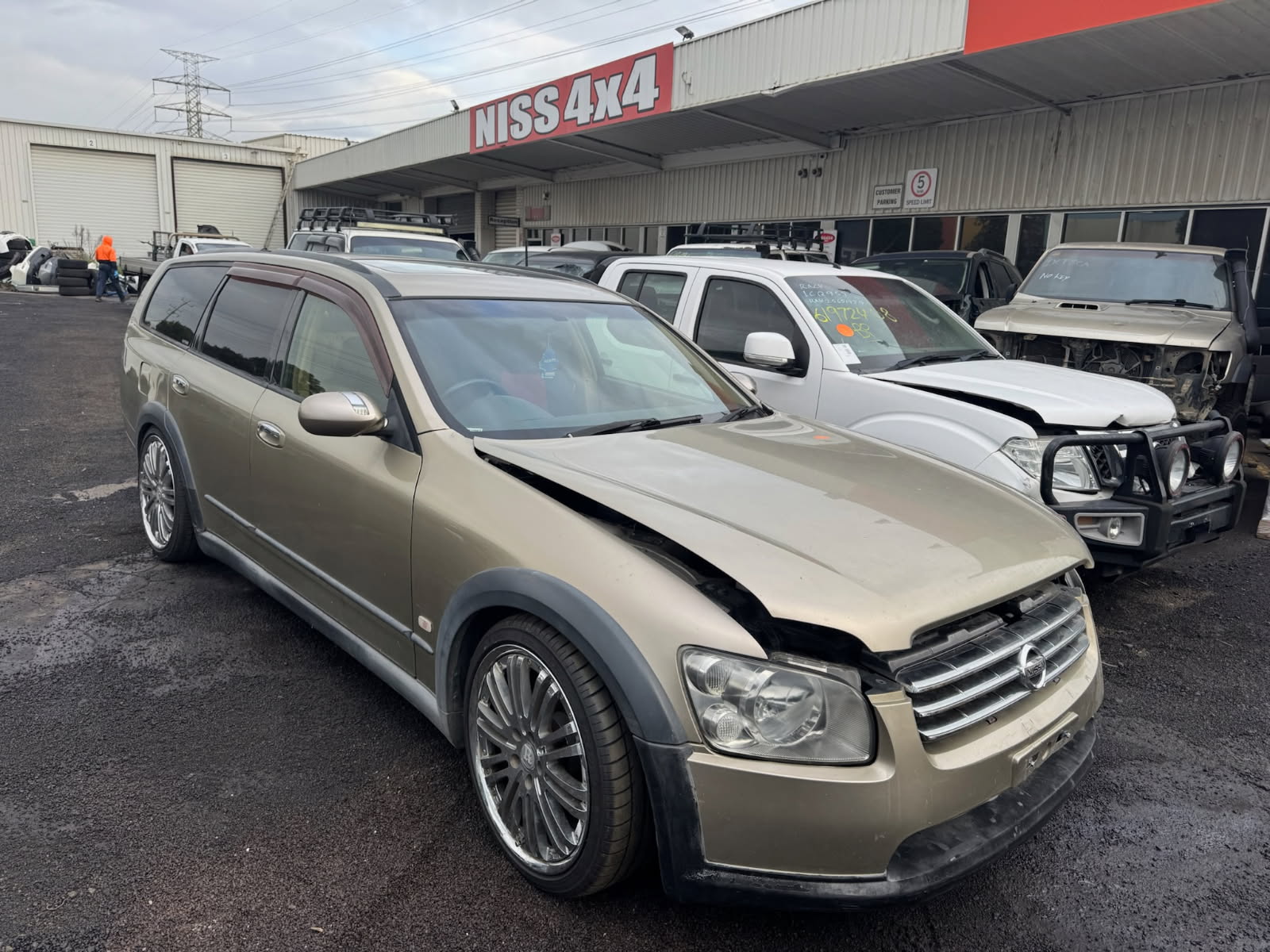  NISSAN STAGEA M35 VQ25 TURBO AWD GOLD WRECKING