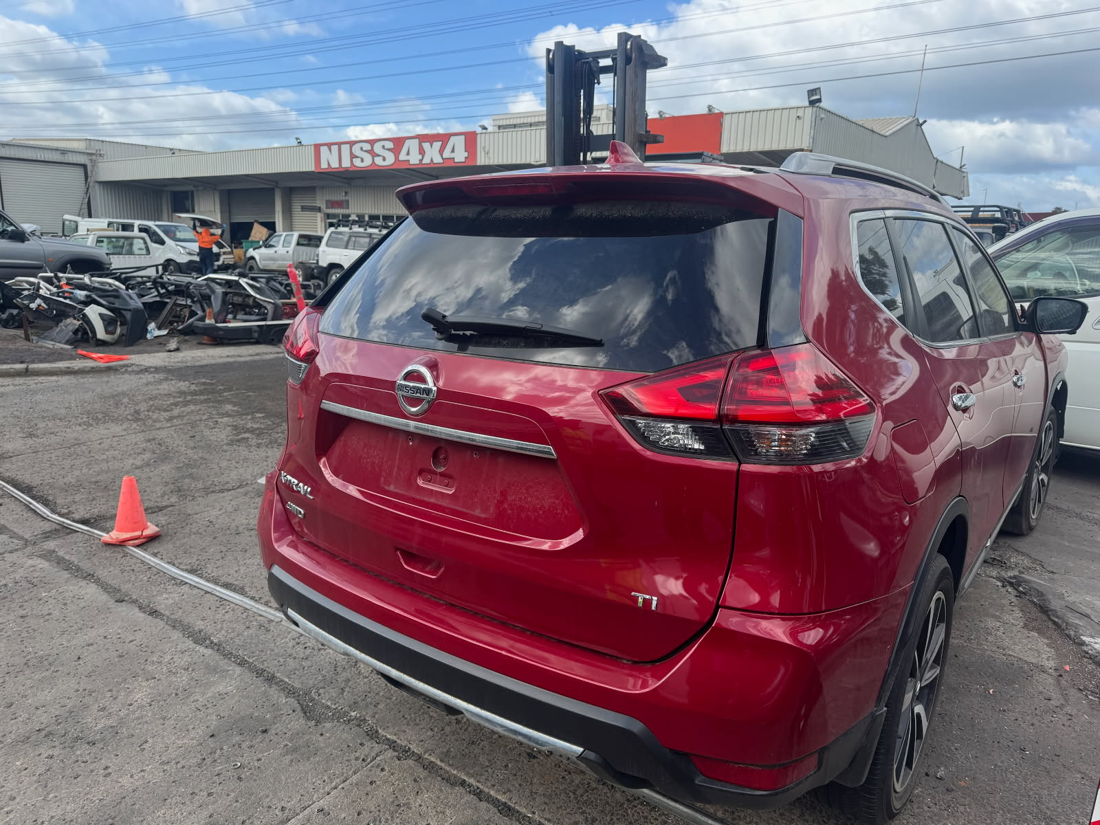 NISSAN X-TRAIL T32 Ti 4WD QR25 AUTO RED 2019 WRECKING