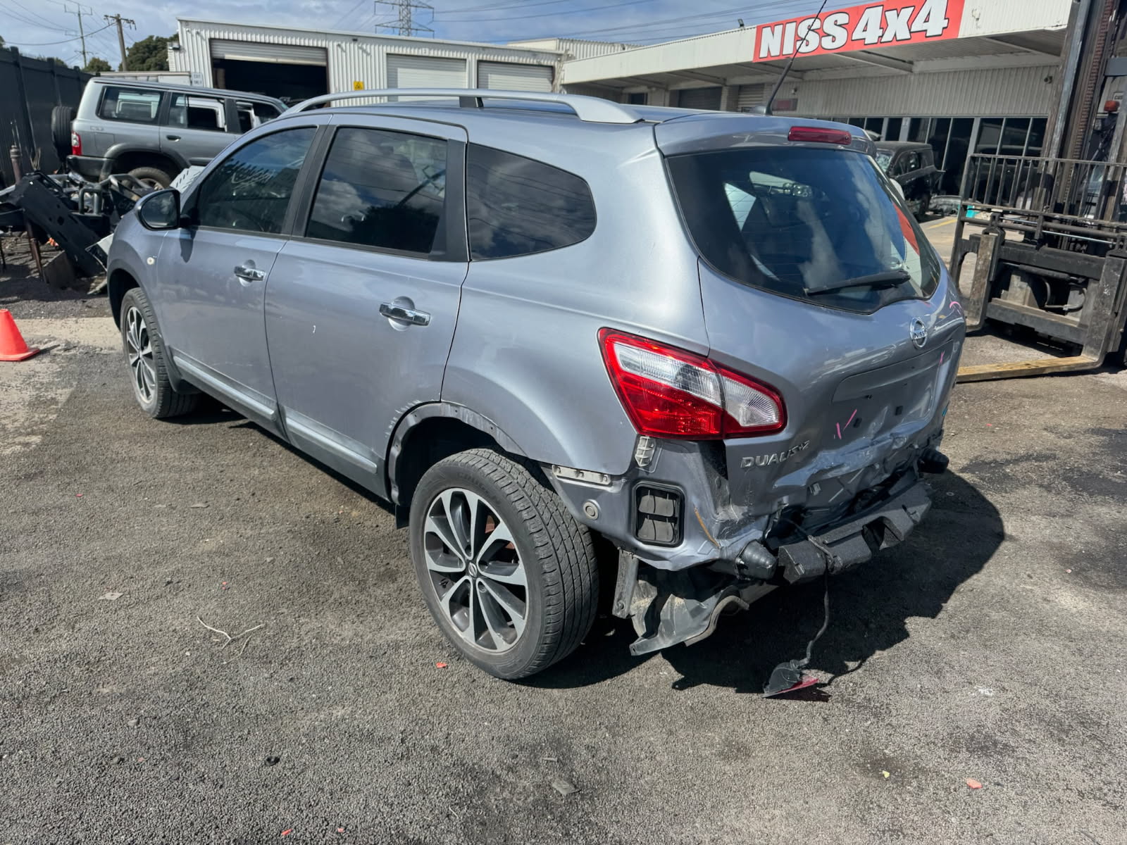 NISSAN DUALIS J10 +2 Ti-L SILVER WRECKING