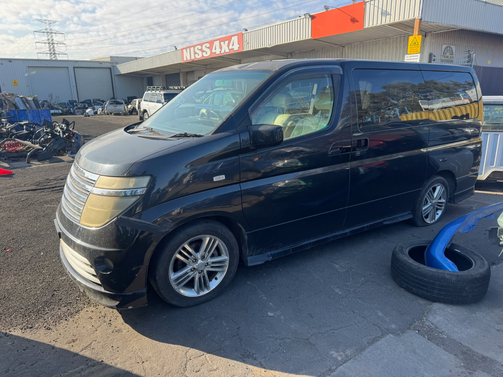 NISSAN ELGRAND E51 VQ35 AUTO BLACK WRECKING