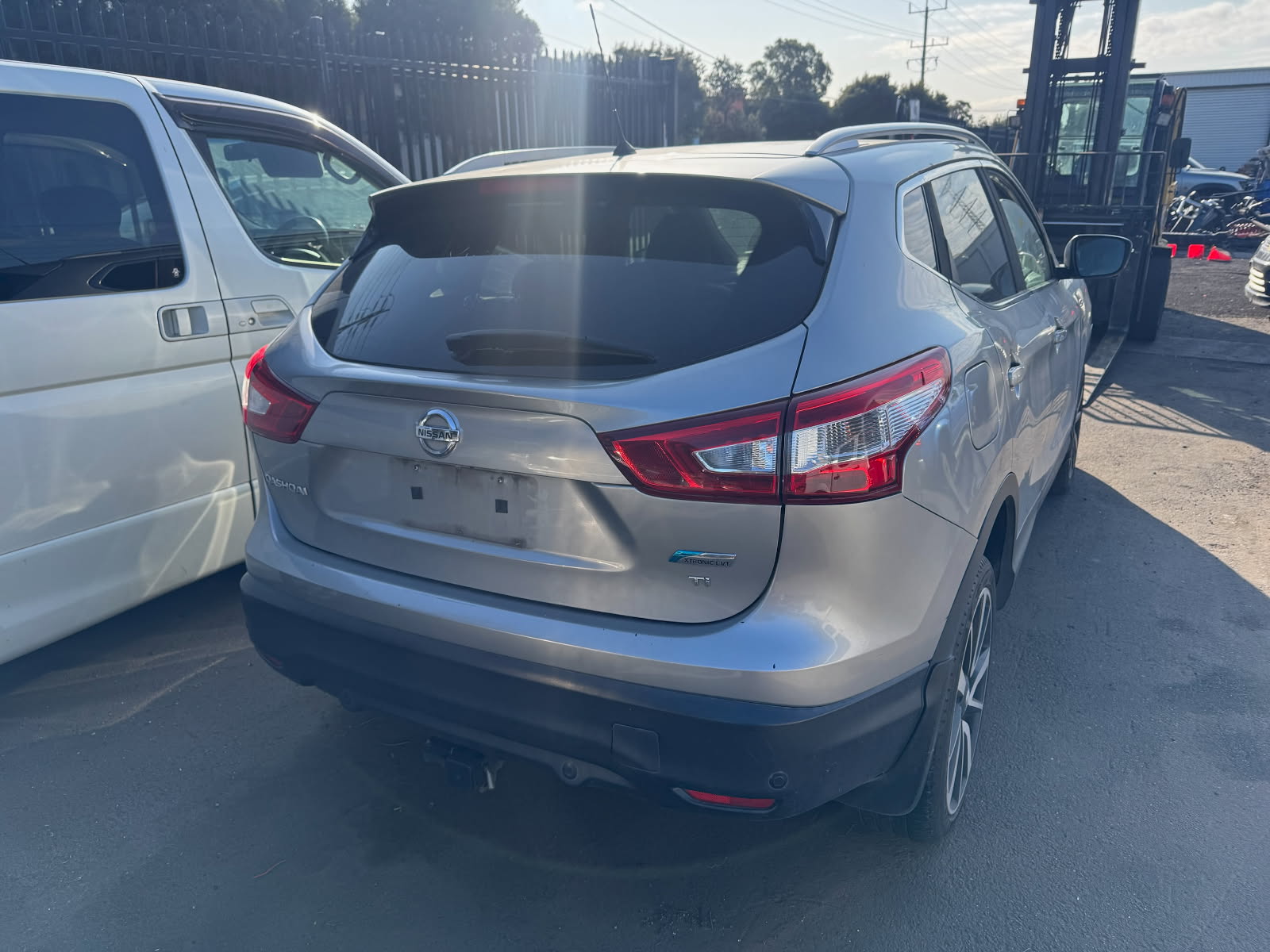 NISSAN QASHQI J11 MR20 CVT AUTO SILVER WRECKING 2015