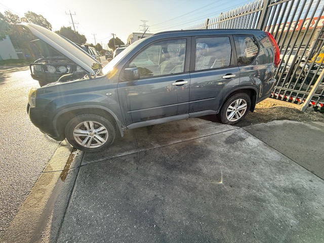 NISSAN X-TRAIL T31 BLUE WRECKING