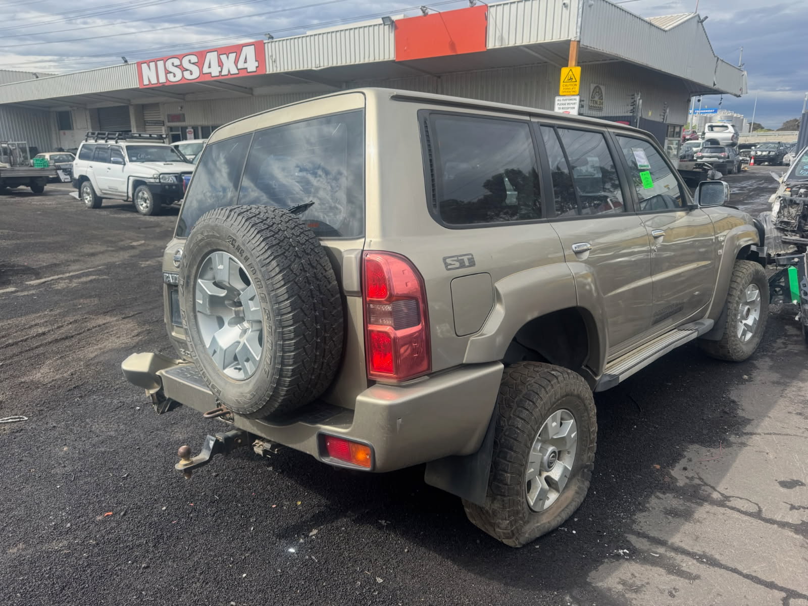 NISSAN PATROL Y61 ST S4 WAGON ZD30 DIESEL GOLD WRECKING