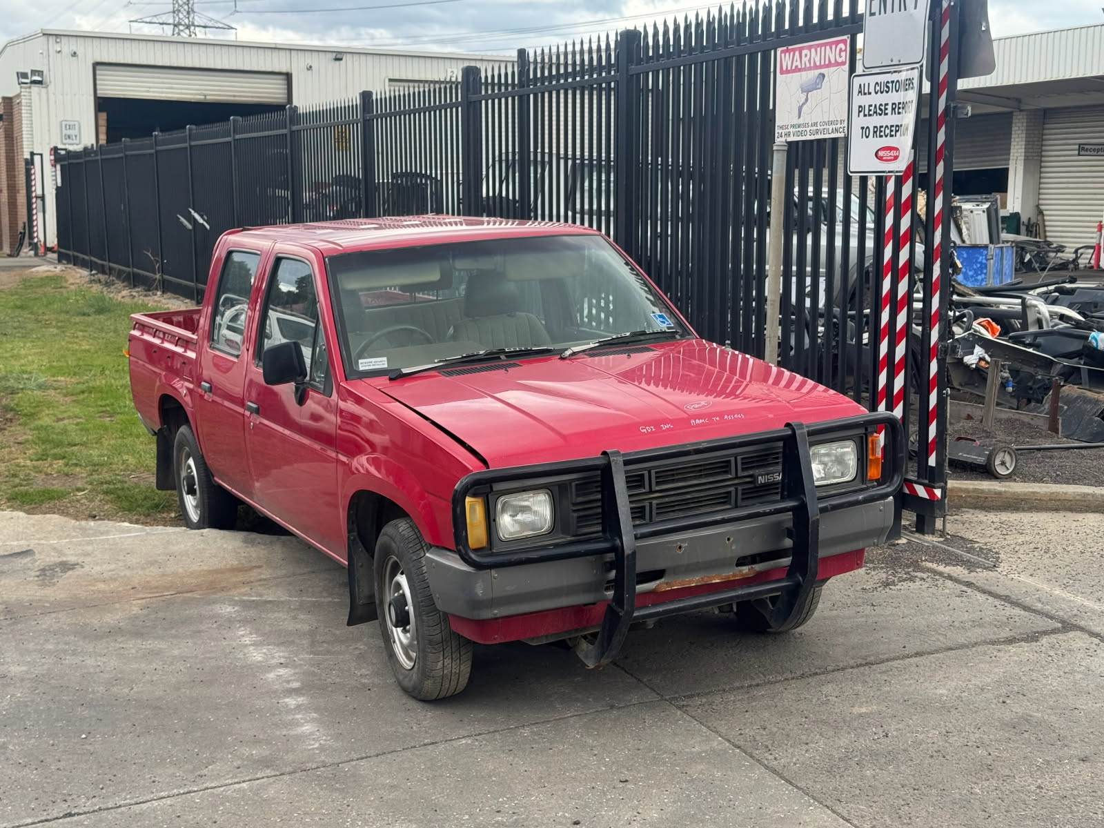 NISSAN NAVARA D21 Z24 PETROL RED WRECKING