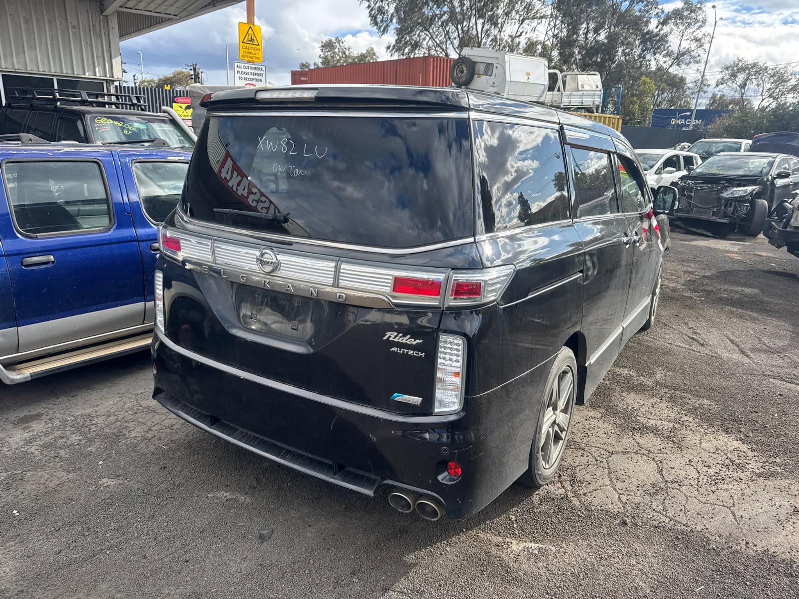 NISSAN ELGRAND E52 RIDER AUTECH CVT AUTO BLACK WRECKING
