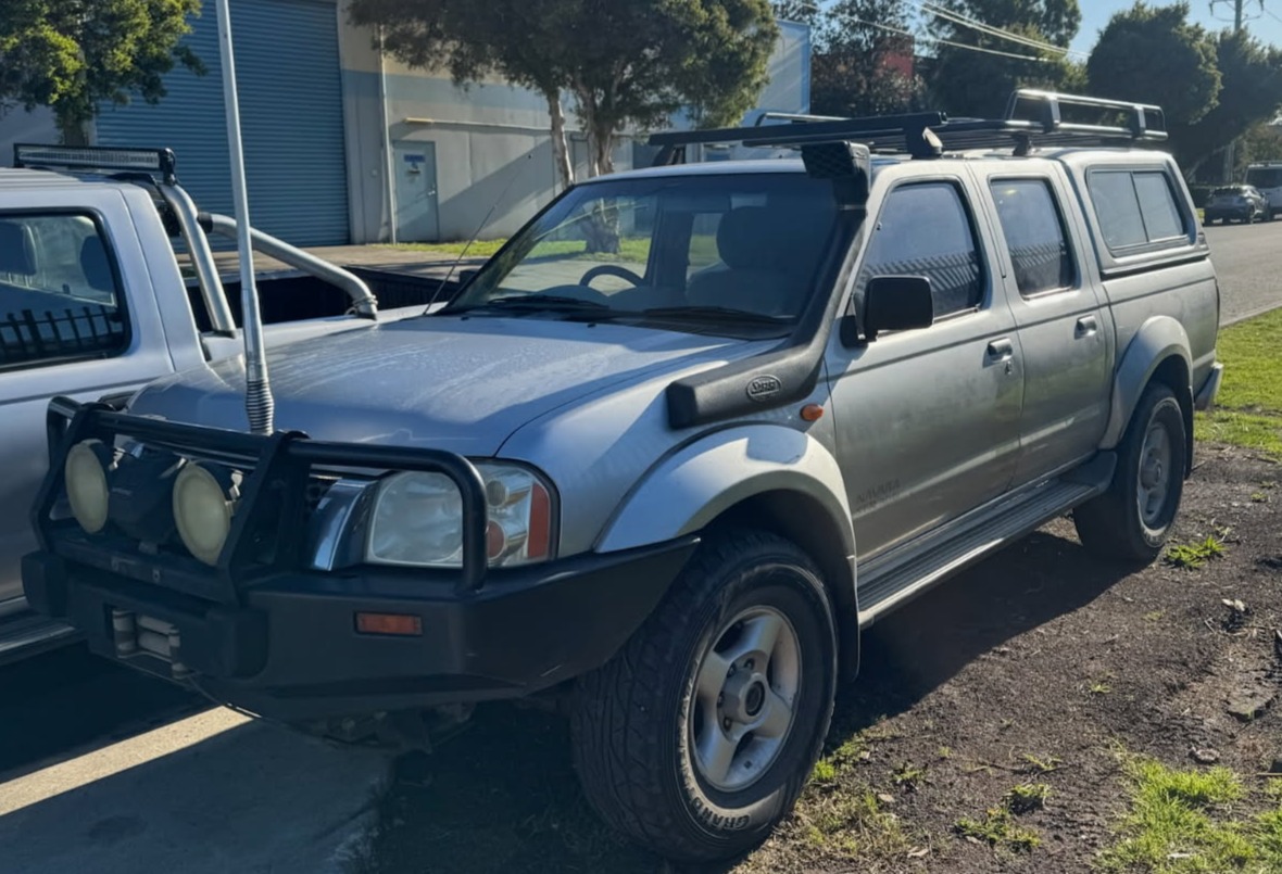 NISSAN NAVARA D22 ST-R ZD30 DIESEL SILVER 2004 WRECKING