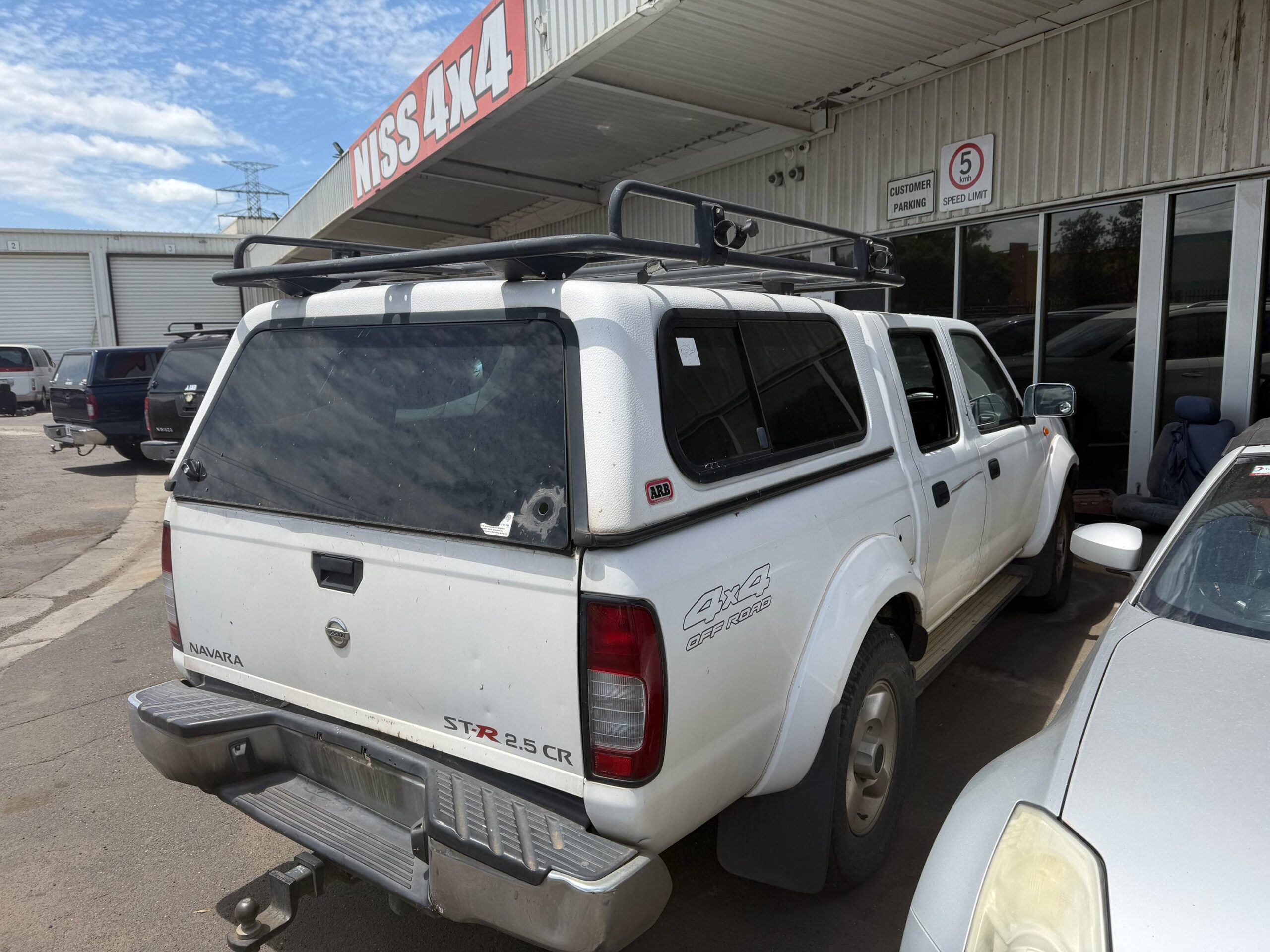 NISSAN NAVARA D22 ST-R YD25 DIESEL WHITE CANOPY WRECKING