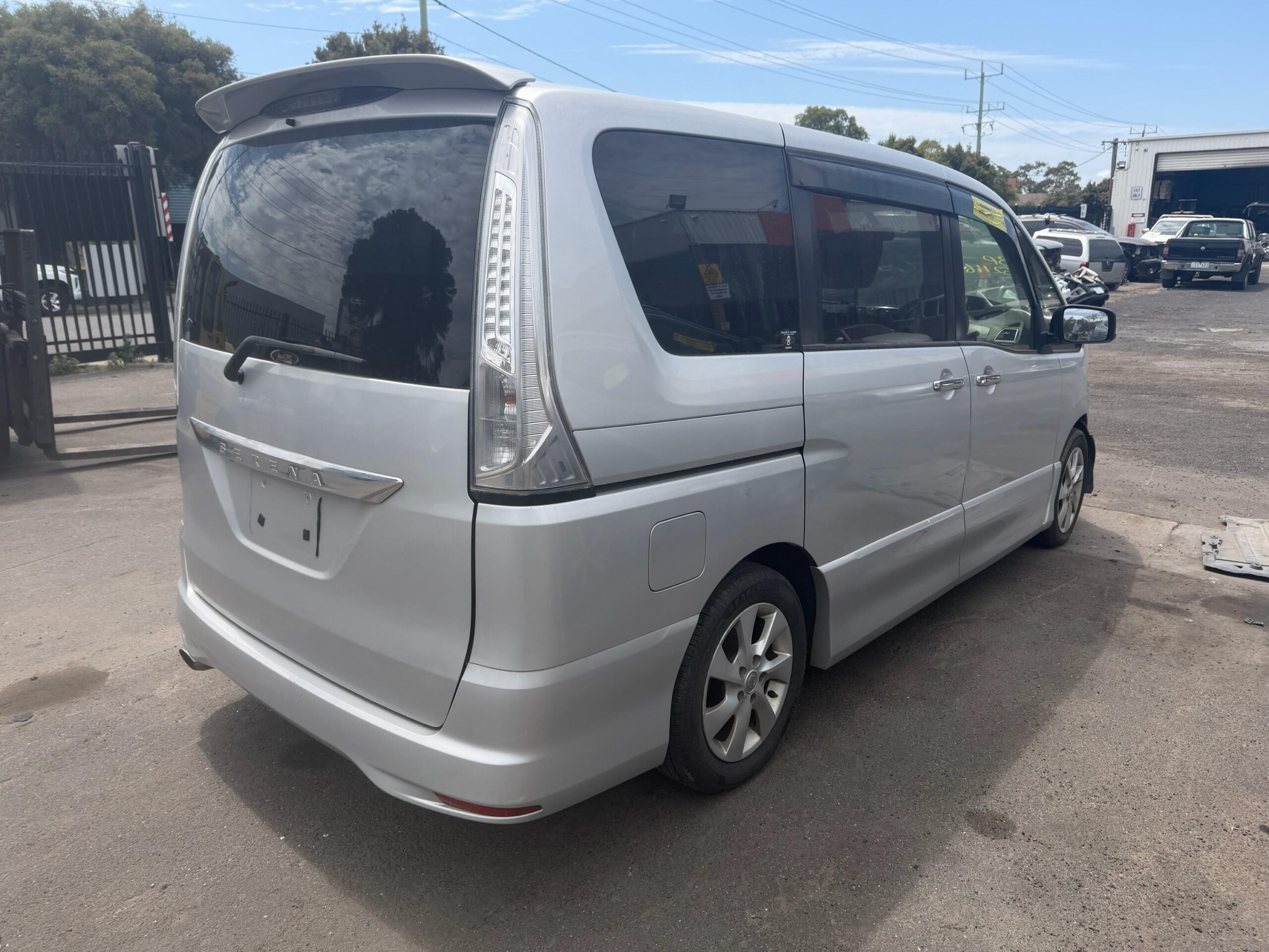 NISSAN SERENA C26 MR20 SILVER WRECKING