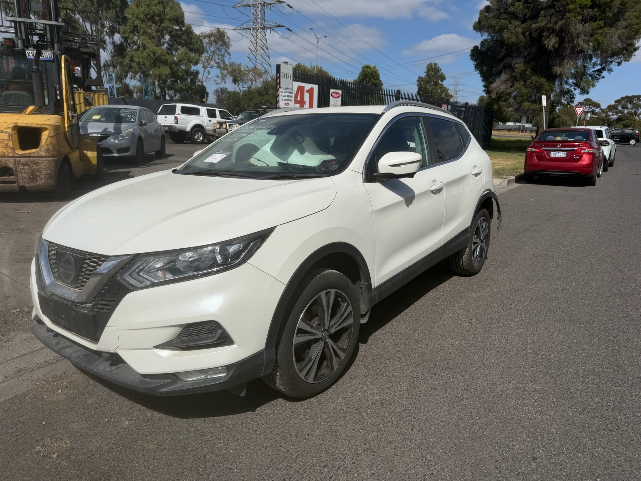 NISSAN QASHQAI J11 S2 WHITE MR20 AUTO WRECKING