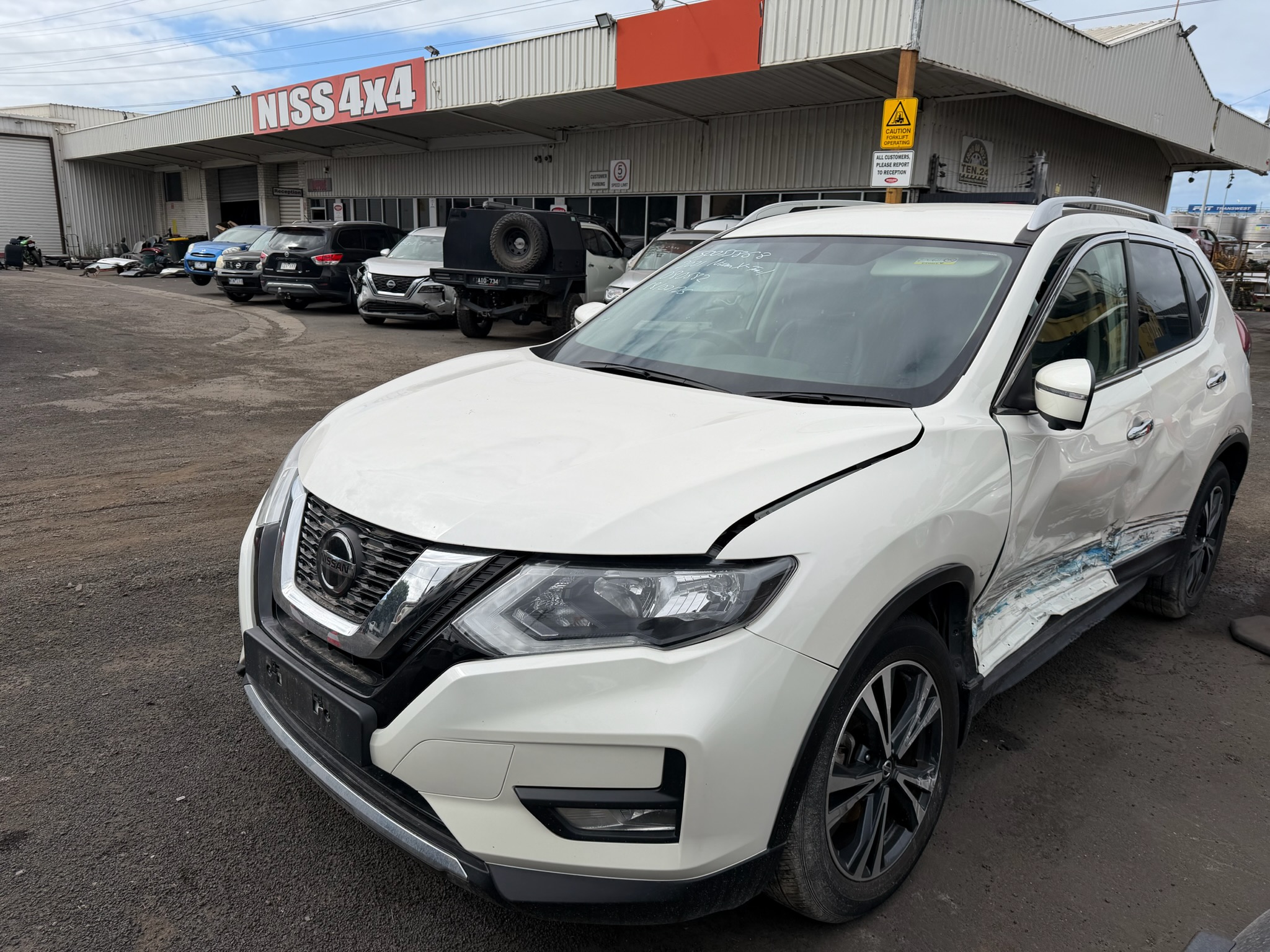 NISSAN X-TRAIL T32 2020 QR25 2WD WHITE WRECKING