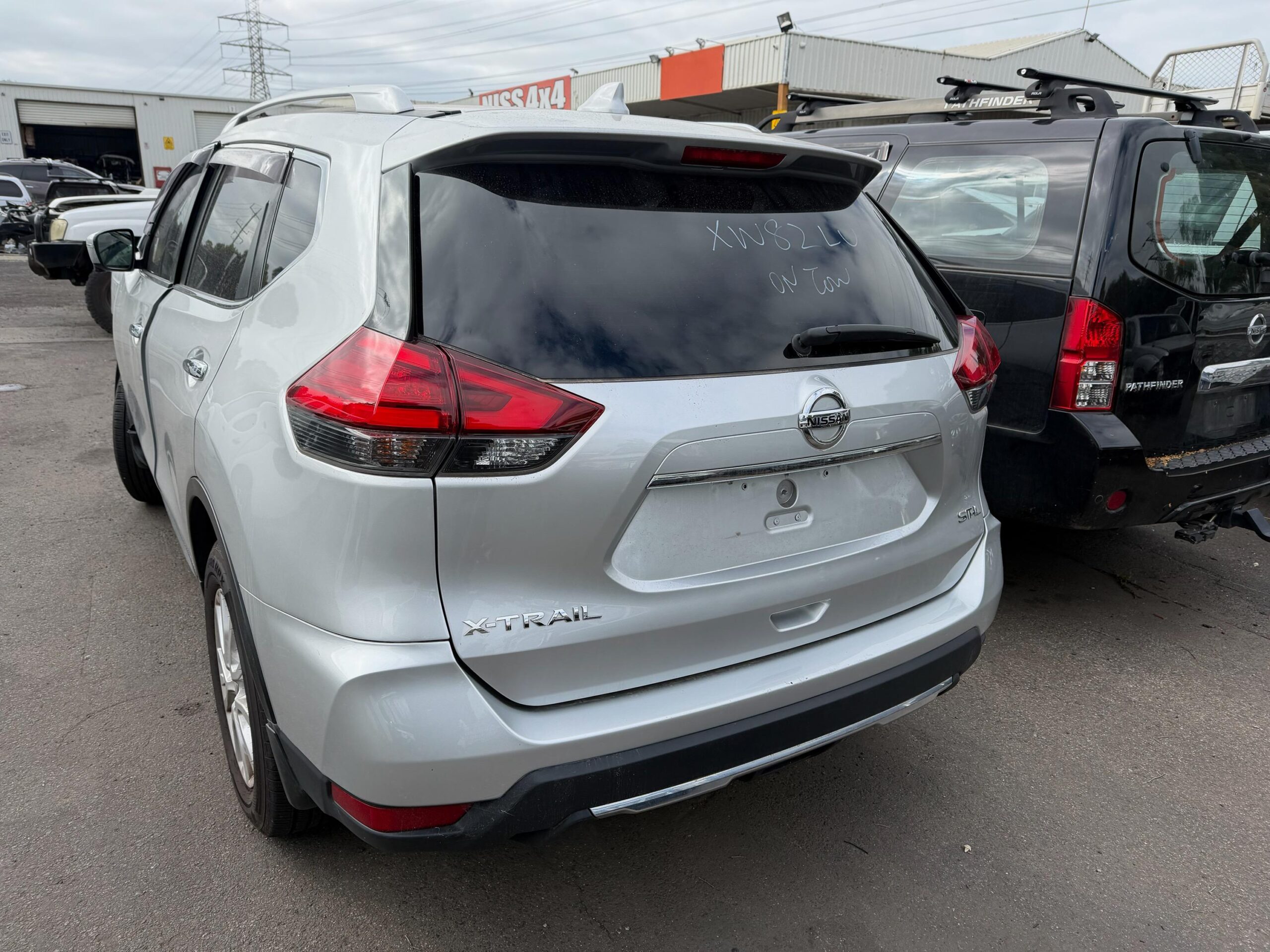 NISSAN X-TRAIL T32 ST-L QR25 2WD SILVER 2019 WRECKING